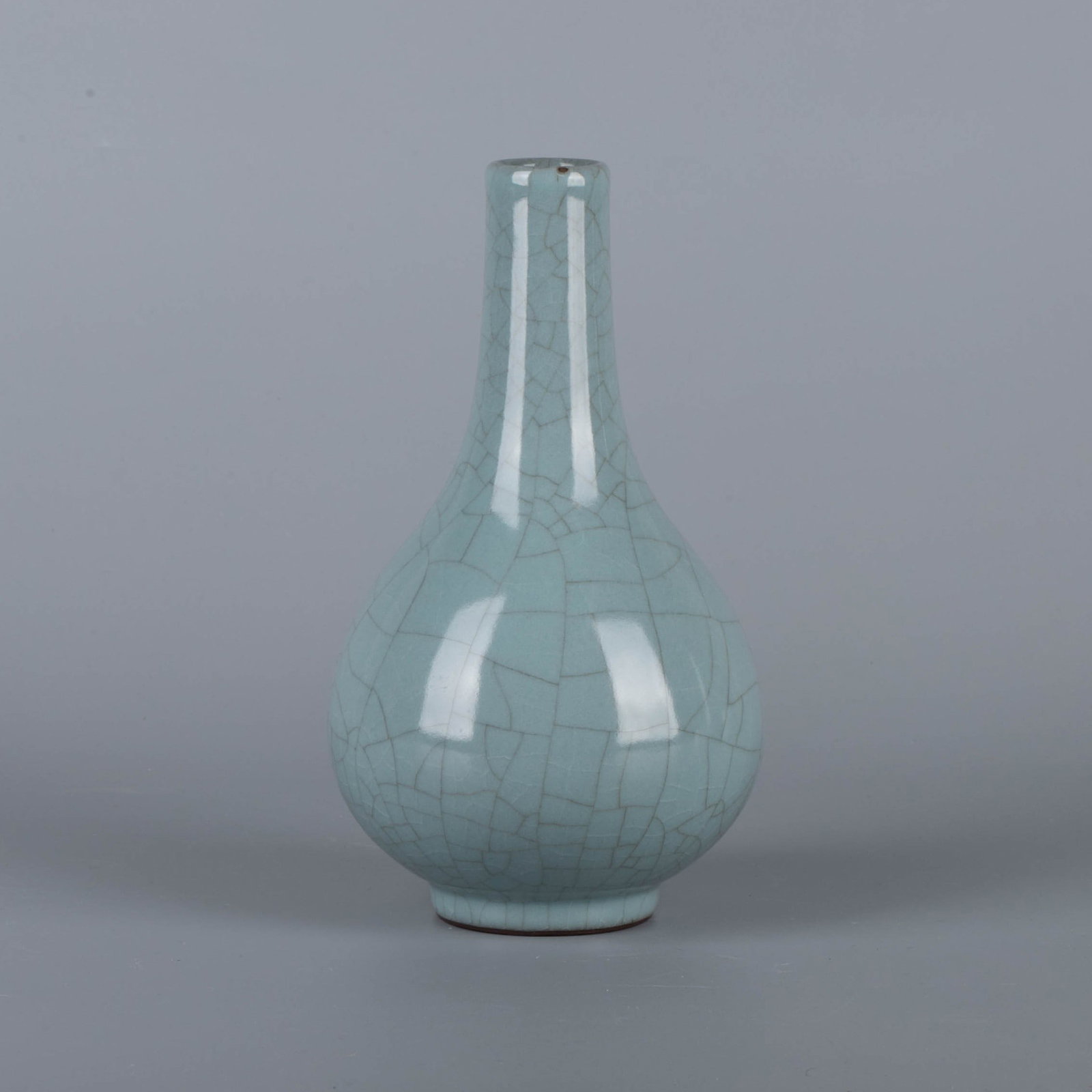 Qing Dynasty imitation official glaze long neck water chestnut vase: Qing Dynasty imitation official glaze long neck water chestnut vase