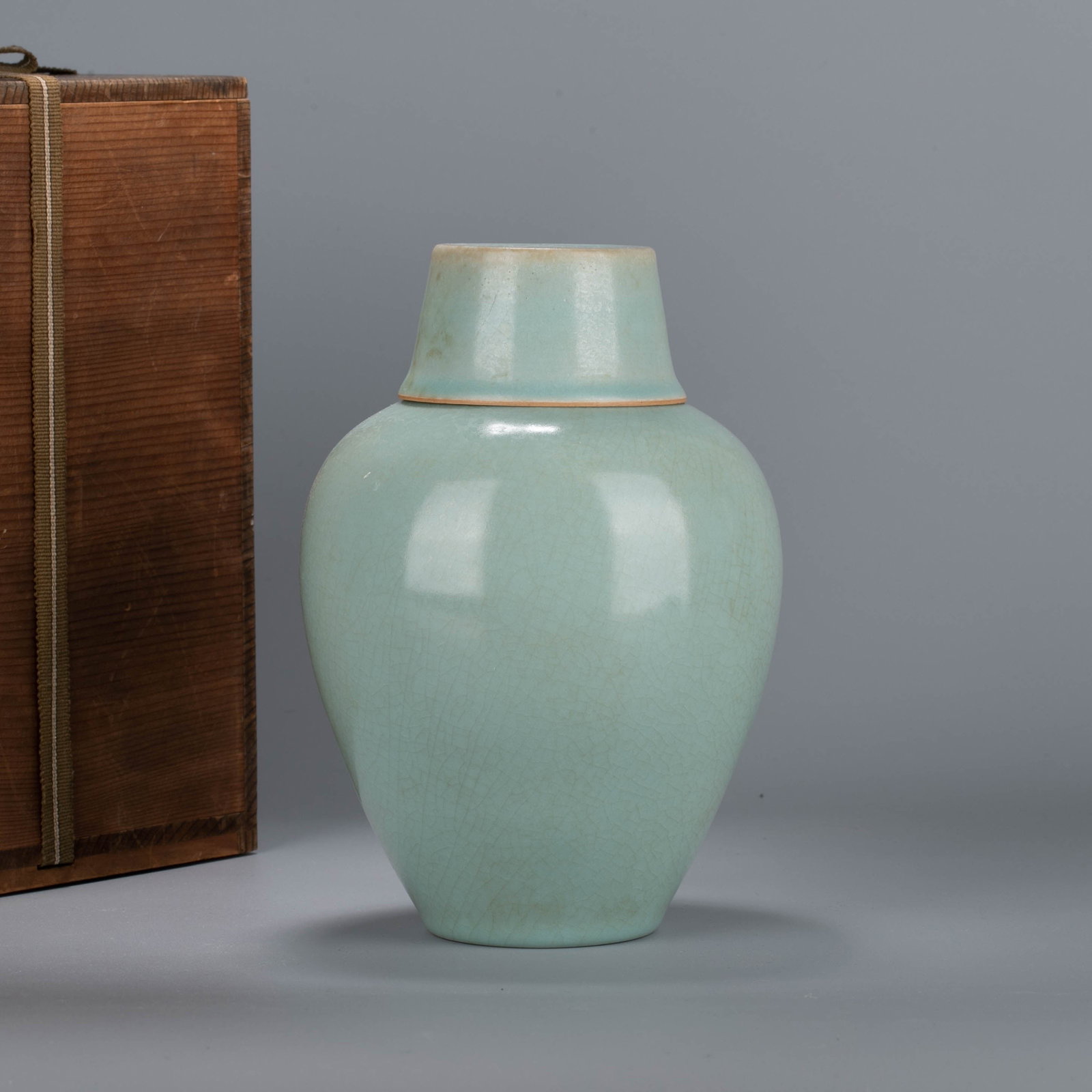 Song Dynasty Celadon cover meiping vase (1 of 9)