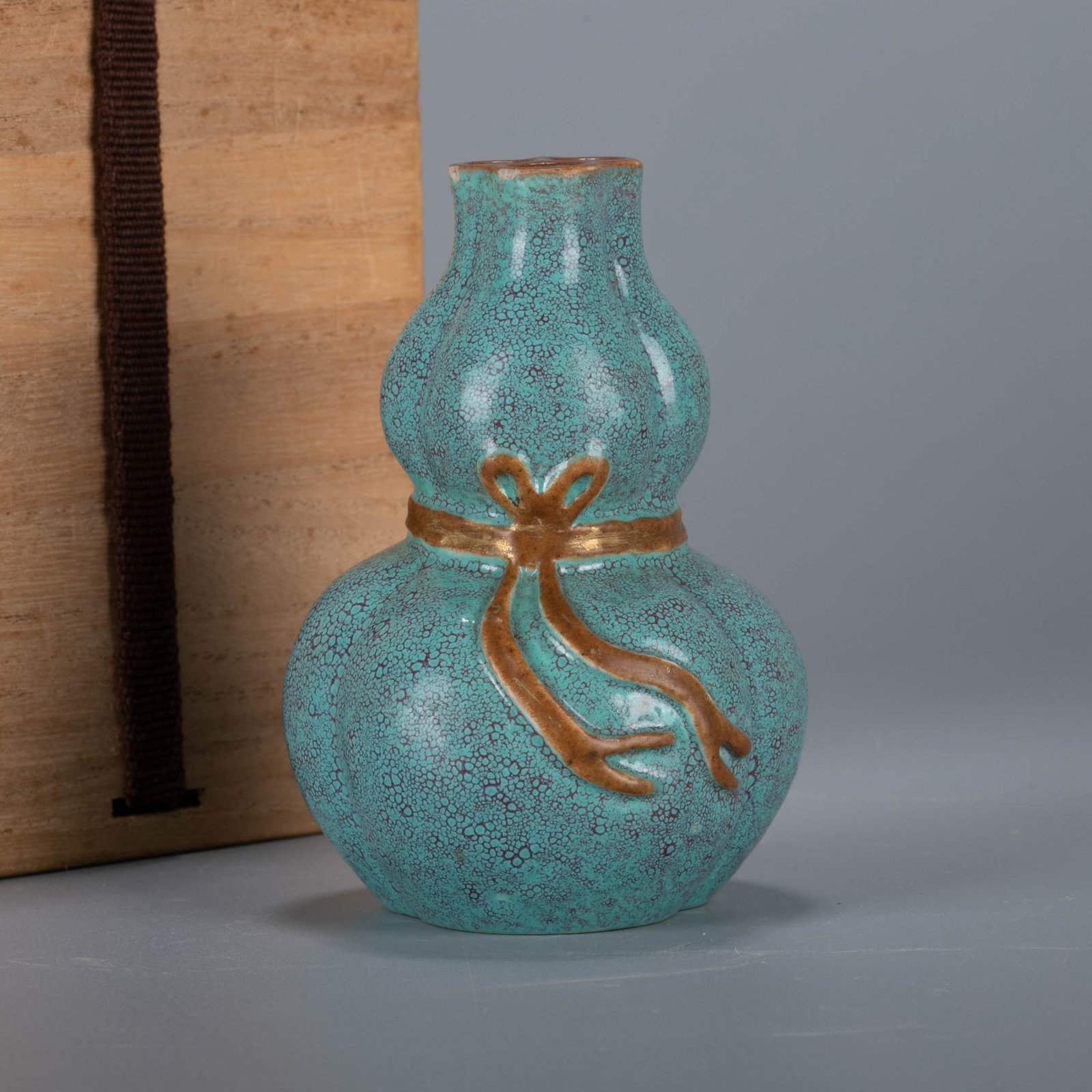 Qing Dynasty Lujun glazed three-hole gourd-shaped flower vase (1 of 7)