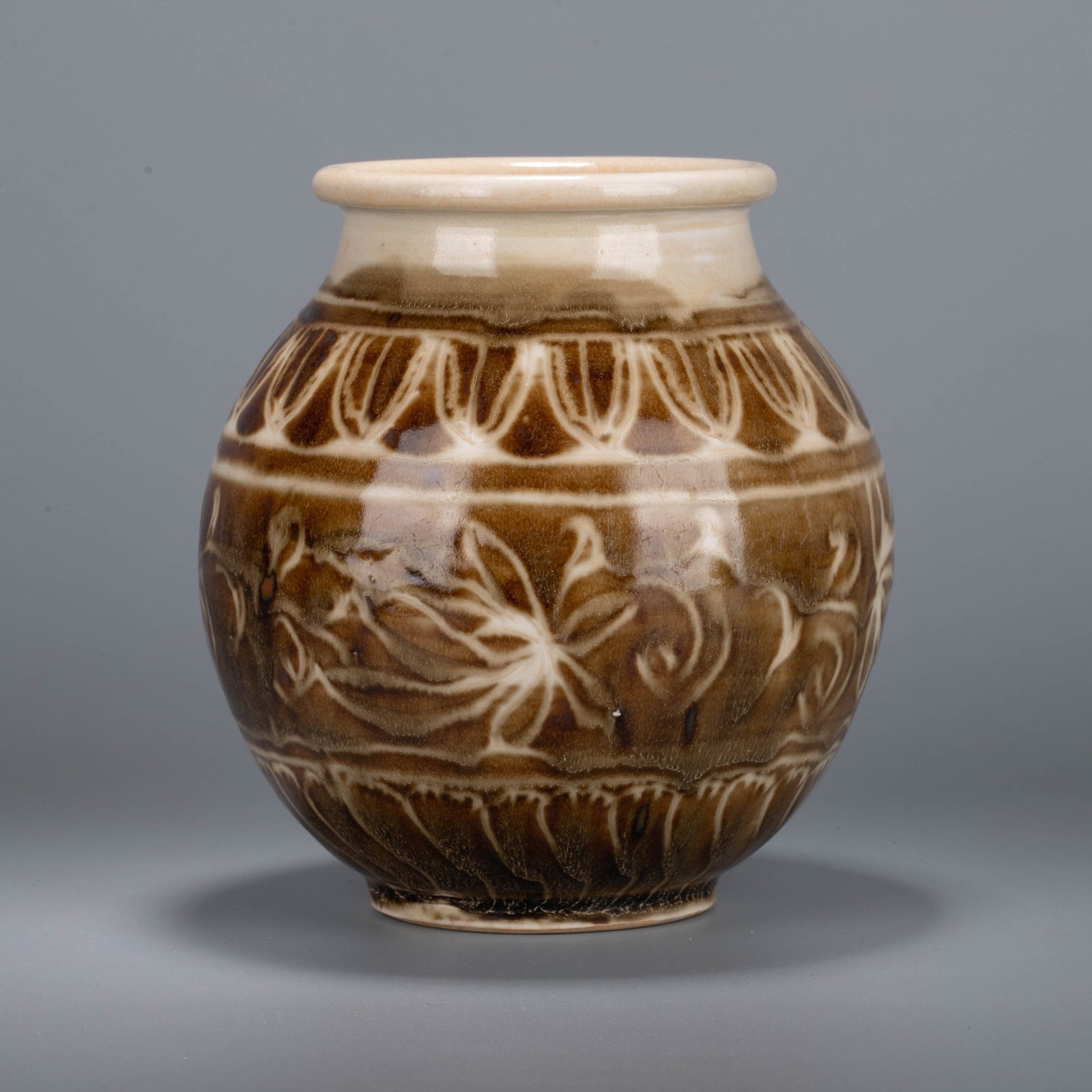 White glaze iron pattern pot - 2
