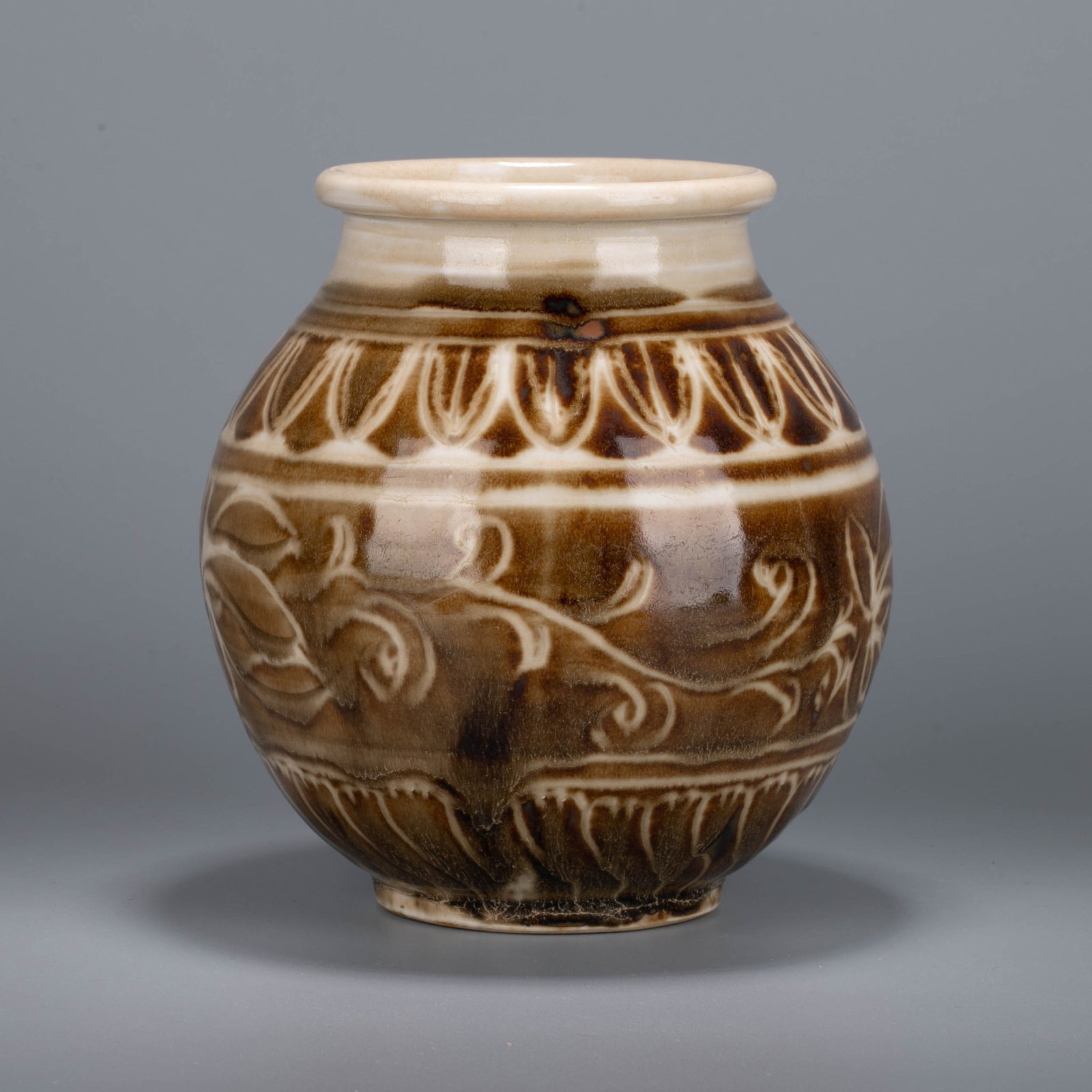 White glaze iron pattern pot - 4