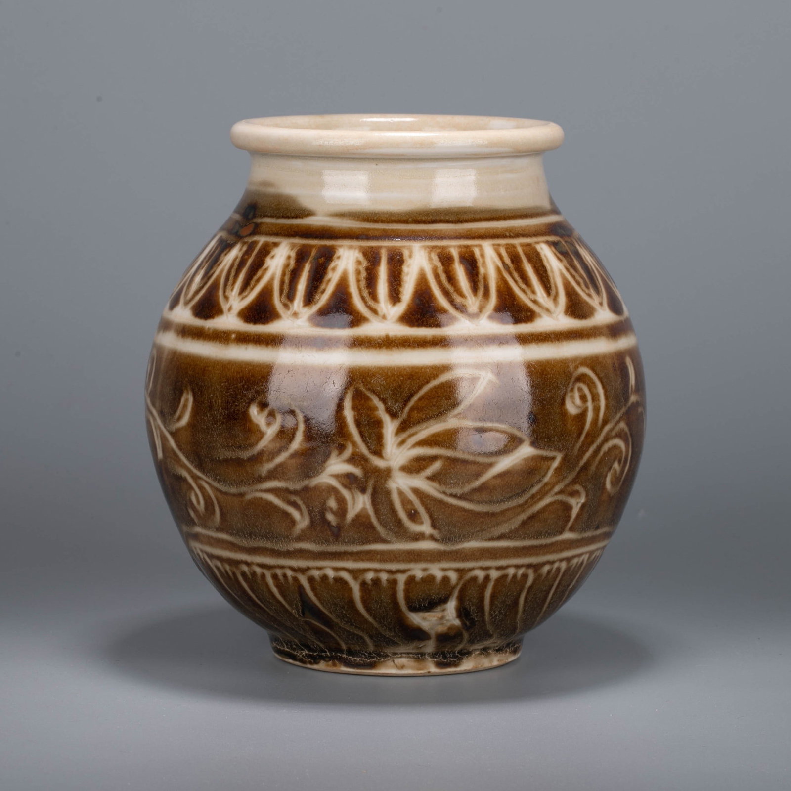 White glaze iron pattern pot - 5