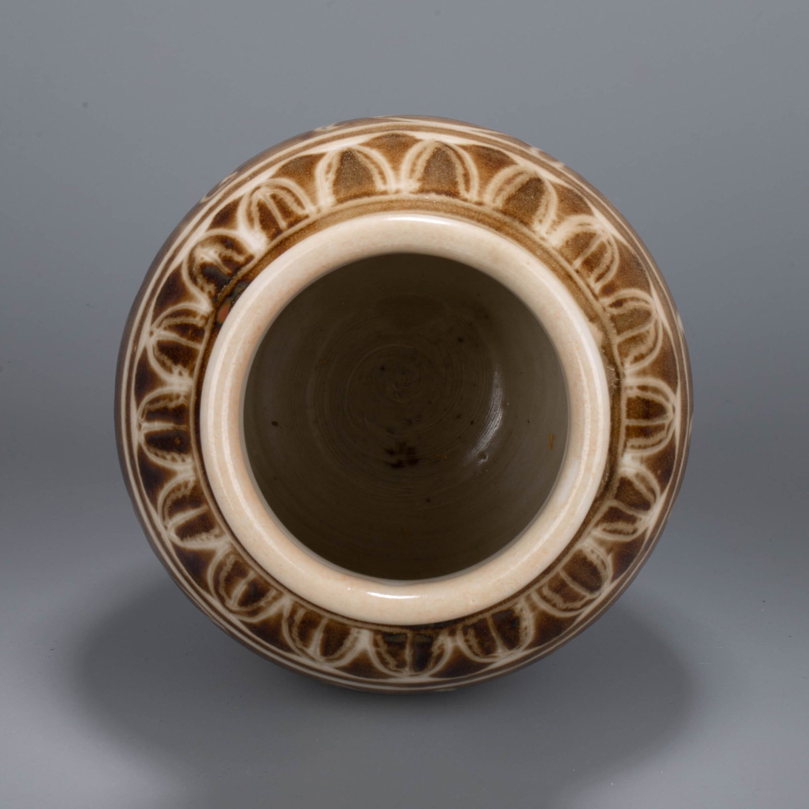 White glaze iron pattern pot - 6