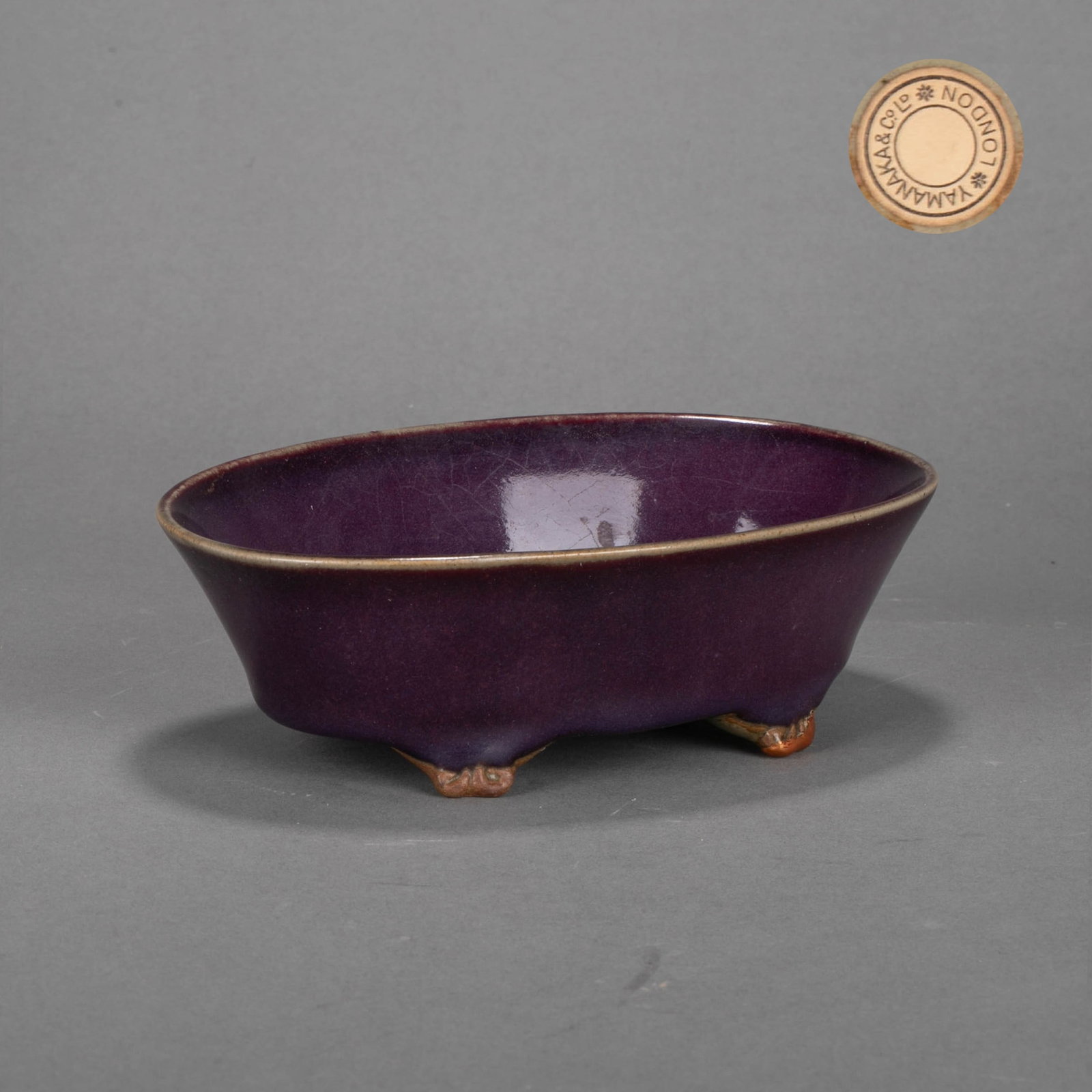 Gold Jun ware flower pot: This Jun ware flowerpot from the Jin Dynasty has a board edge, a straight belly, a flat bottom, and three Ruyi feet at the bottom. The overall lines are regular, steady, and dignified. It is a classic