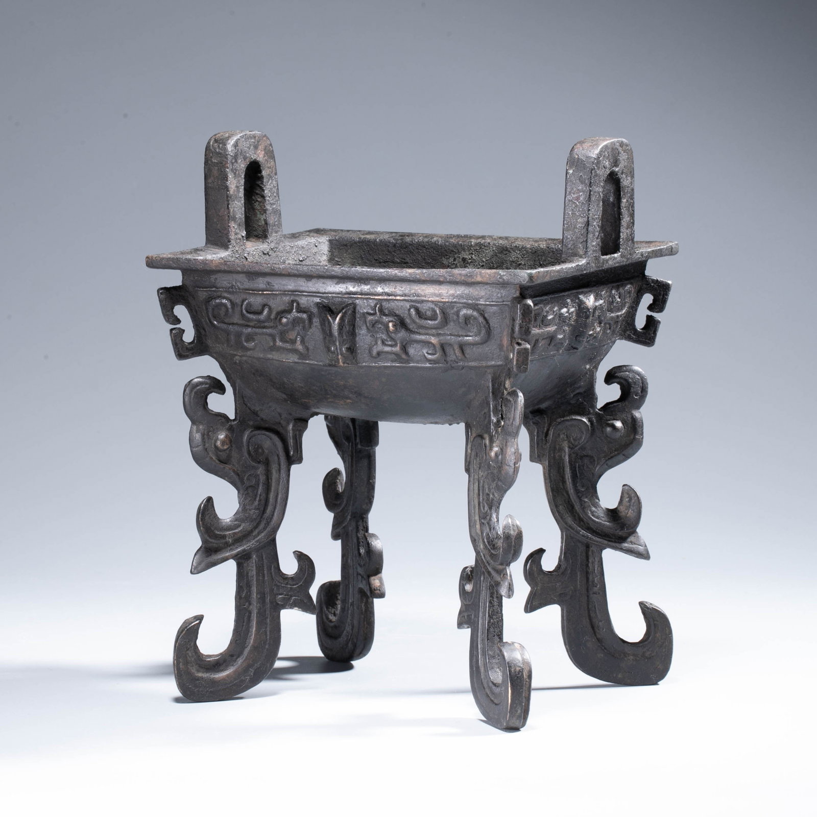 Shang Dynasty Rectangular Ding with Flattened Legs: Shang Dynasty Rectangular Ding with Flattened Legs