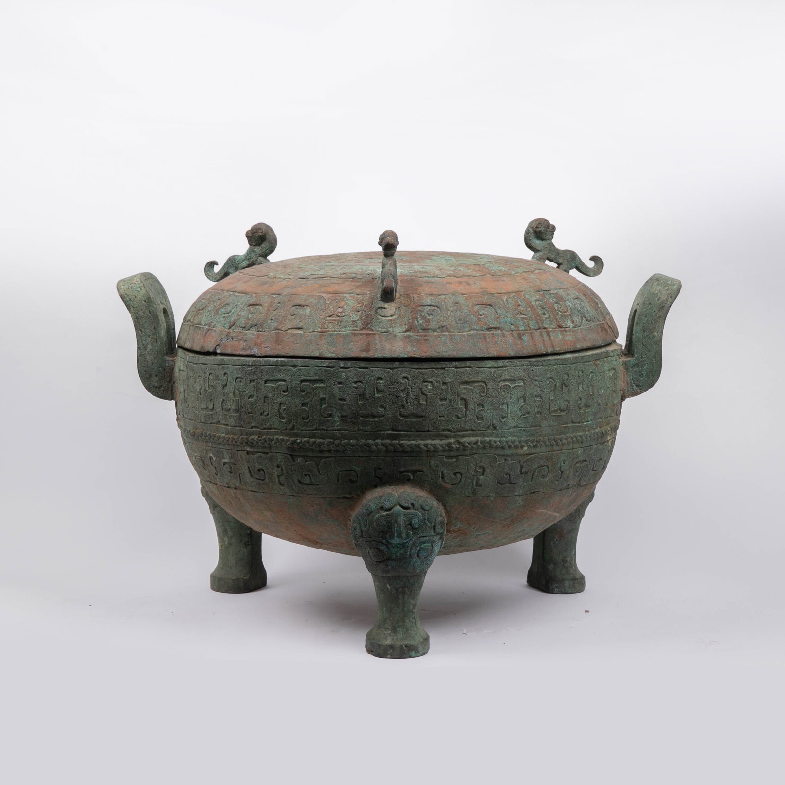 Warring States Period Bronze Tripod with Dragon and Crouching Beast Buttons: Warring States Period Bronze Tripod with Dragon and Crouching Beast Buttons