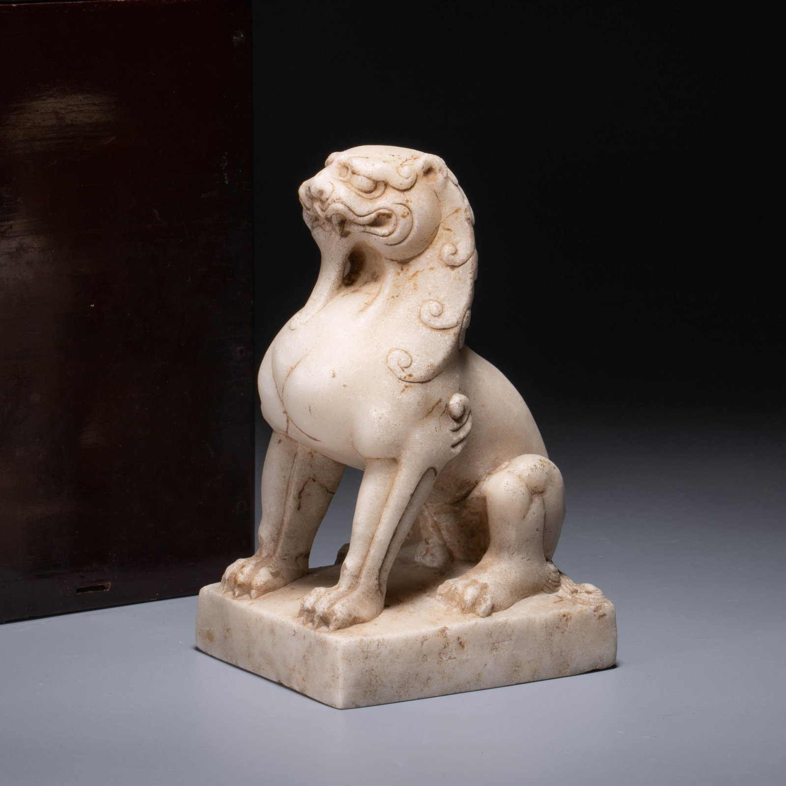 White marble auspicious beast: White marble auspicious beast