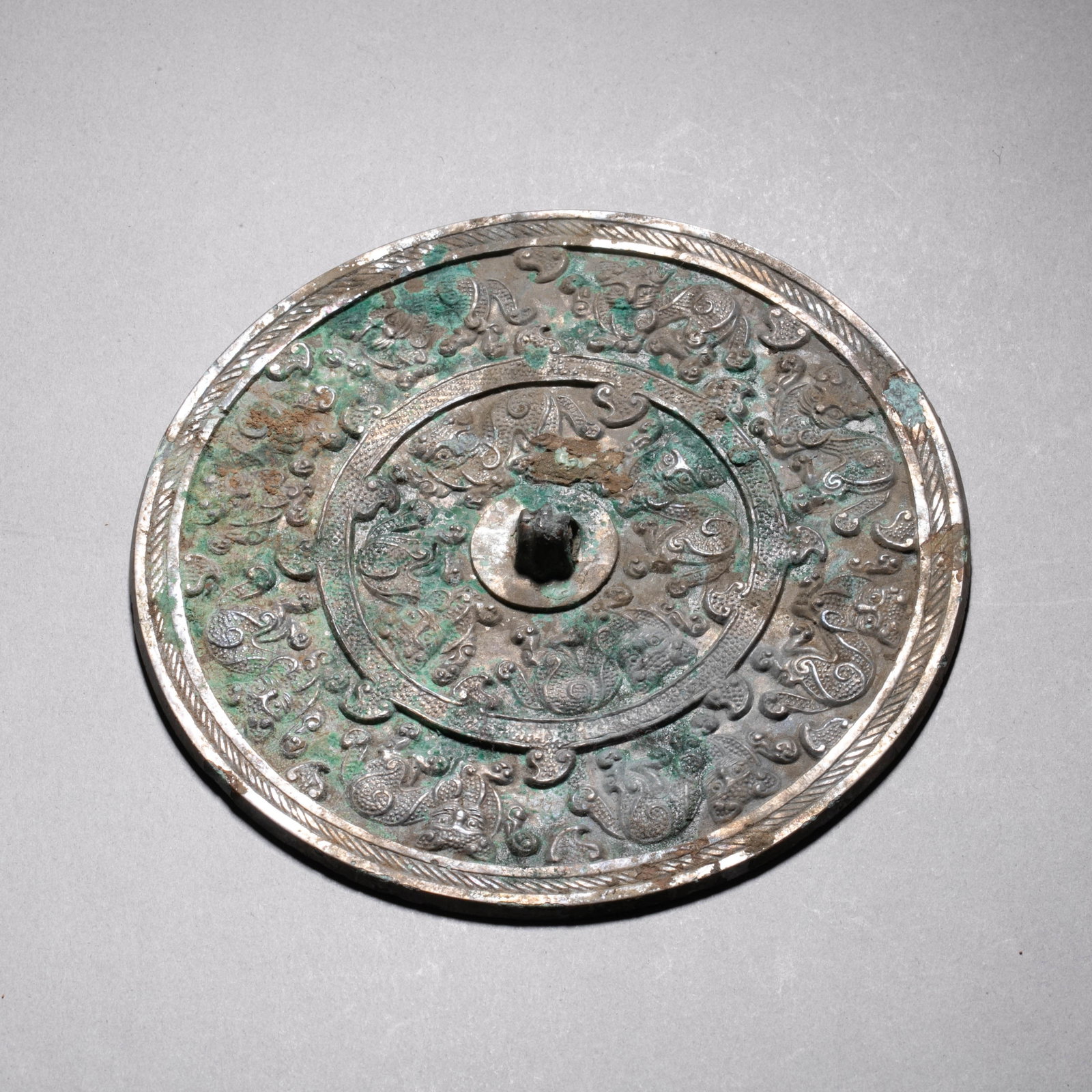 Spring and Autumn Period Bronze Mirror with Dragon Pattern: Spring and Autumn Period Bronze Mirror with Dragon Pattern