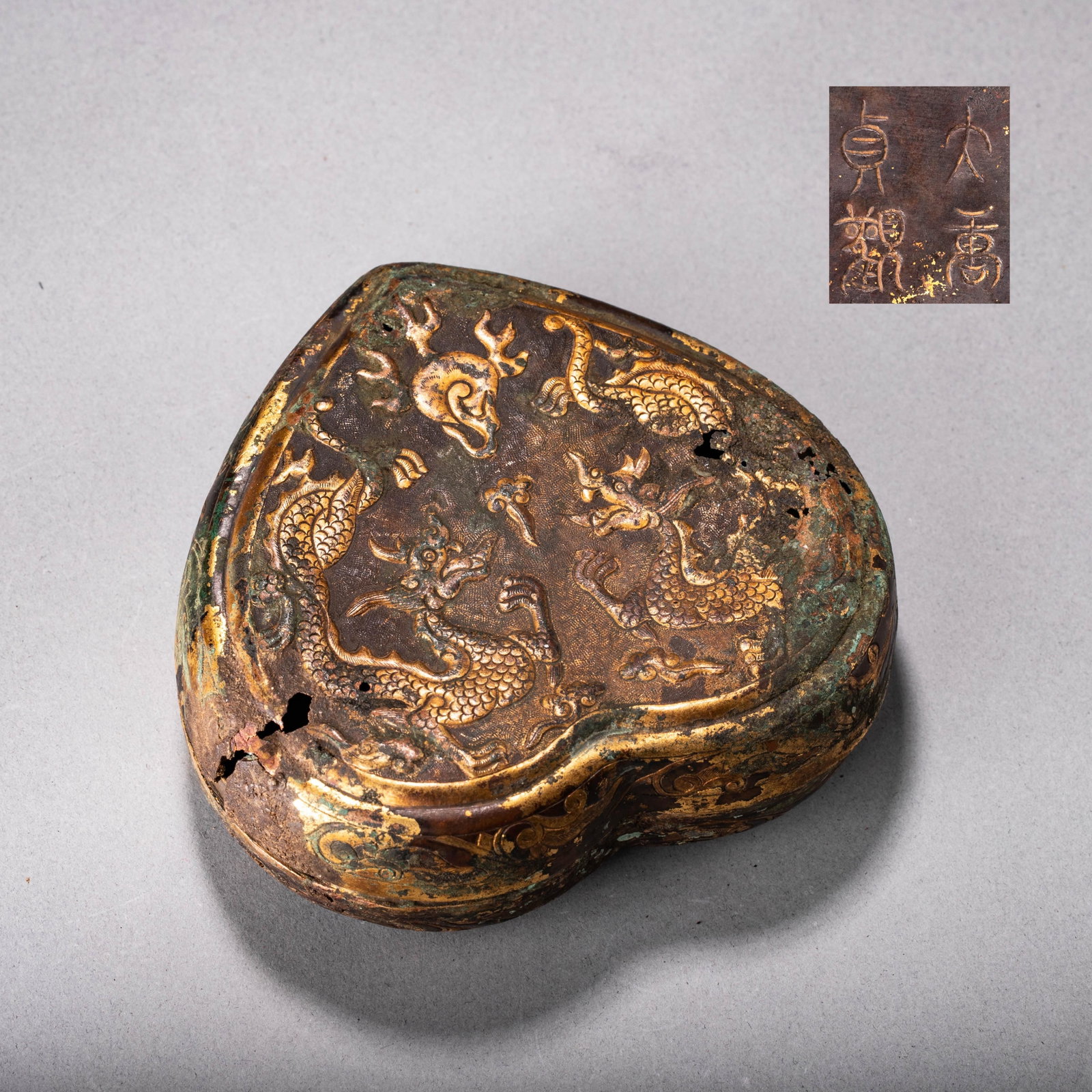 Tang gilt bronze double dragon incense box: Tang gilt bronze double dragon incense box