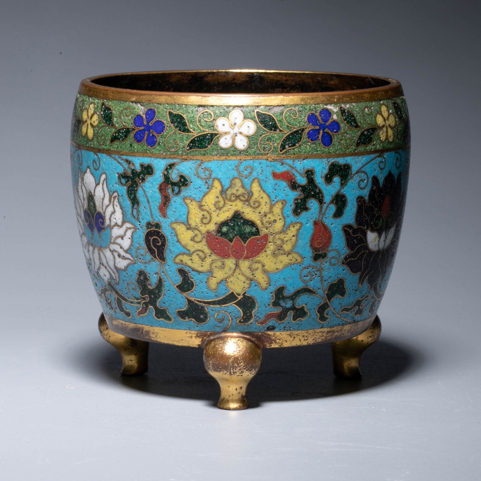 Ming Dynasty cloisonn?? enamel three-legged stove with passionflower pattern (1 of 6)