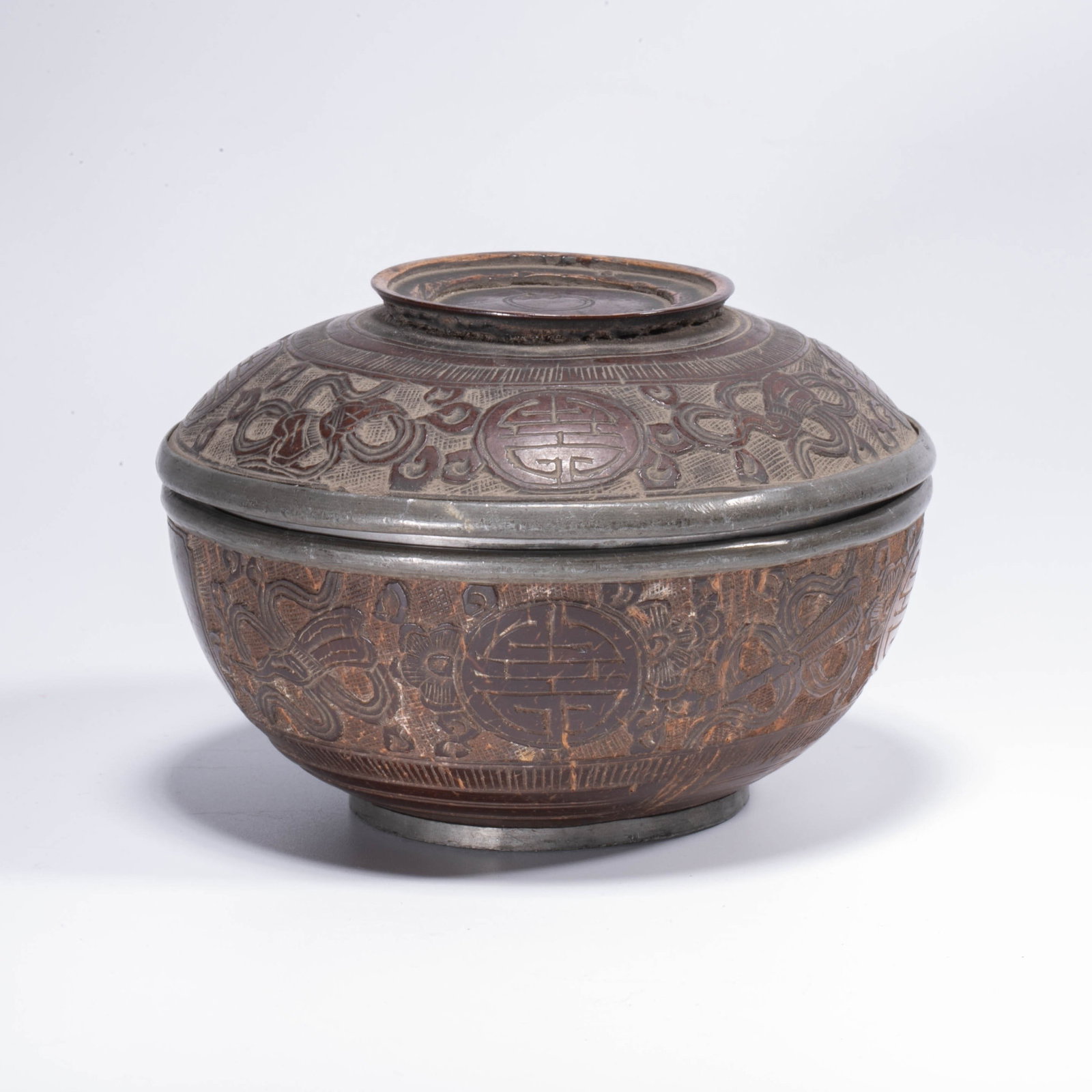Qing Dynasty Ancient Tin-shaped Coconut Shell Carved Covered Bowl with Auspicious Patterns (1 of 10)