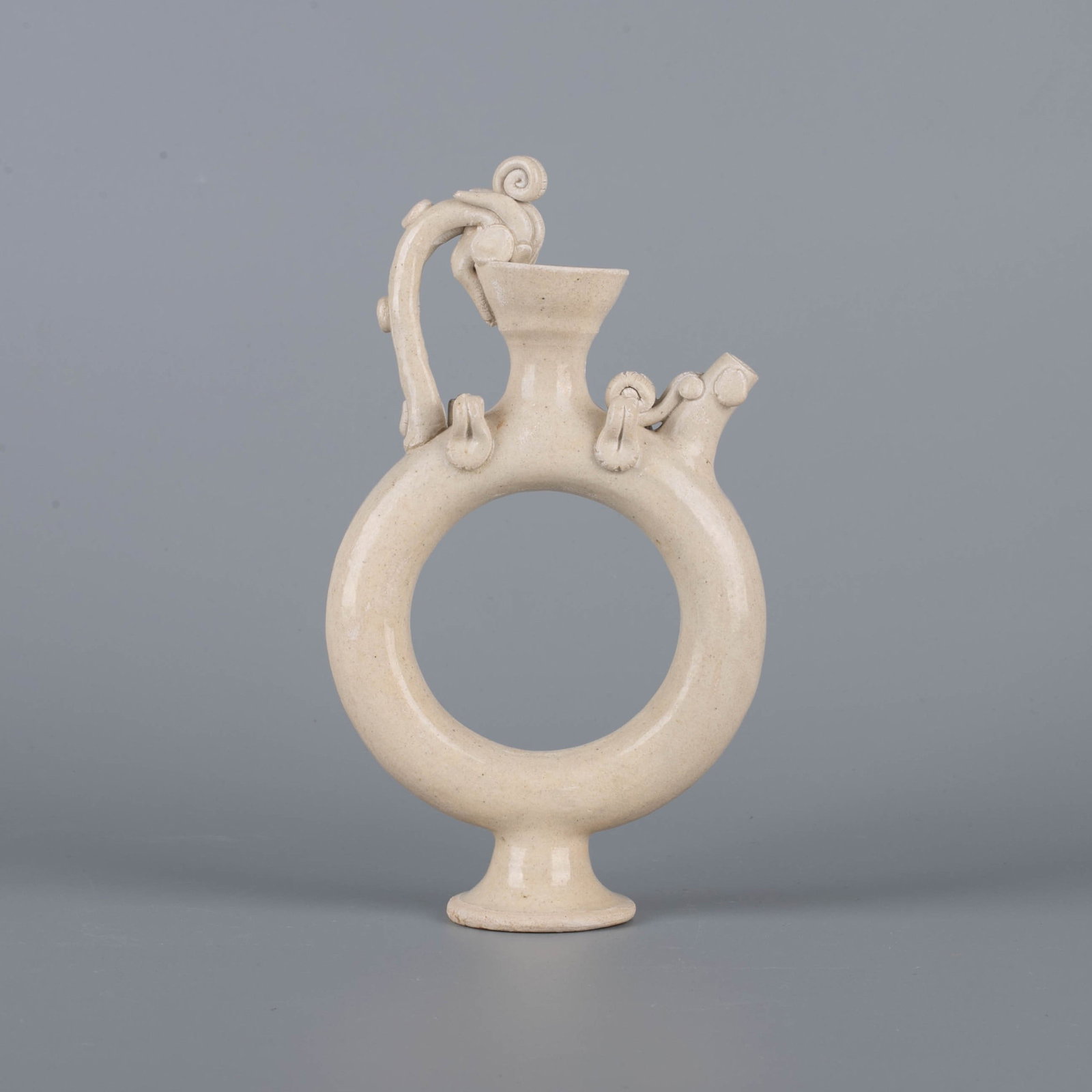 Tang Dynasty Gongxian kiln dragon handle pot (1 of 6)