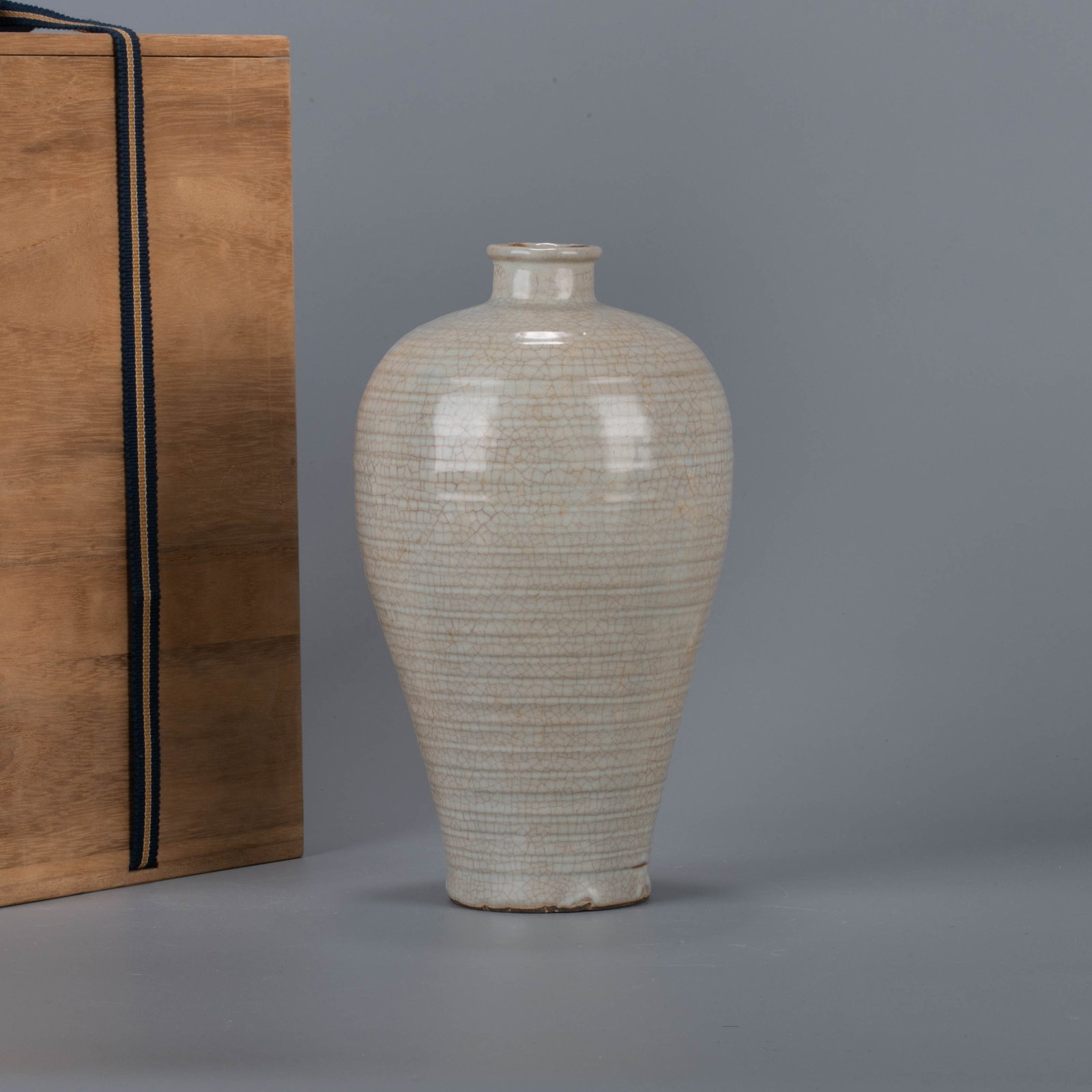 Song Longquan ware Hongwen meiping vase (1 of 7)