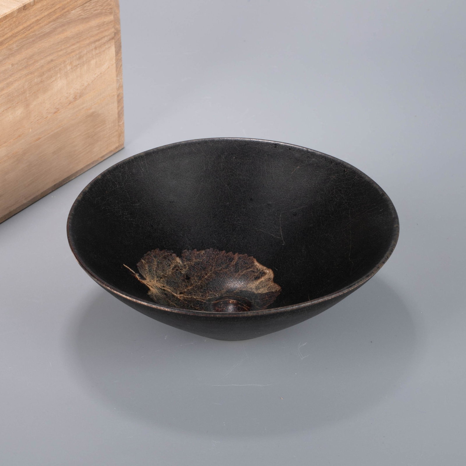 Song Dynasty Jizhou kiln leaf pattern tea bowl: Song Dynasty Jizhou kiln leaf pattern tea bowl