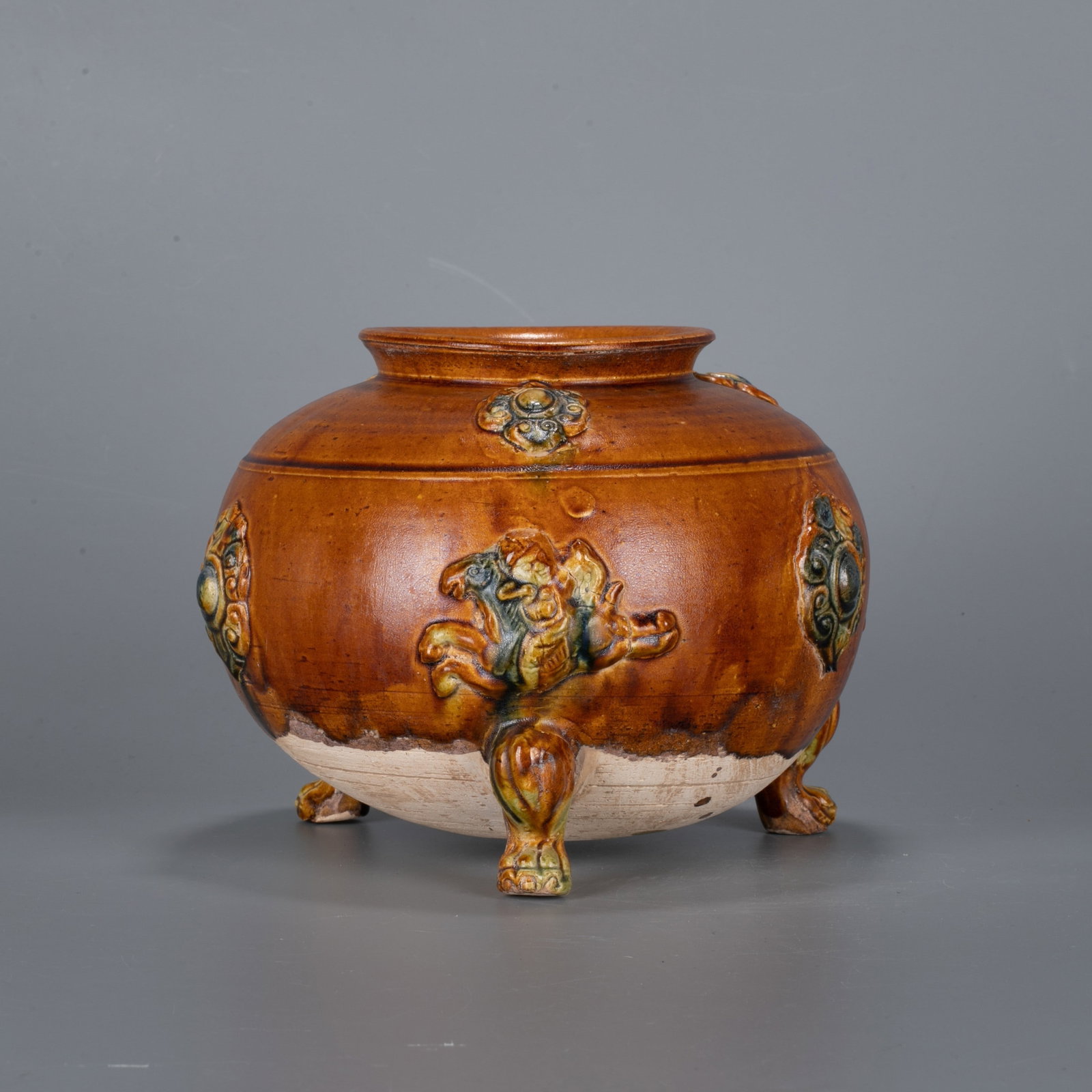 Tang Sancai three-legged increase burner with plastic pattern: Tang Sancai three-legged increase burner with plastic pattern