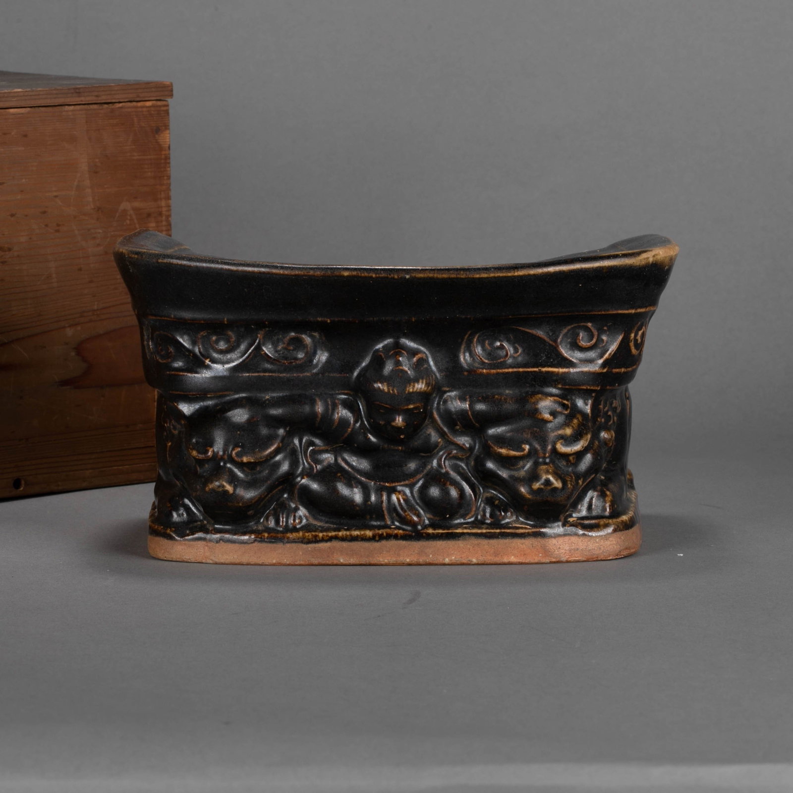 Tang black-glazed ware animal-shaped wares pillow (1 of 6)
