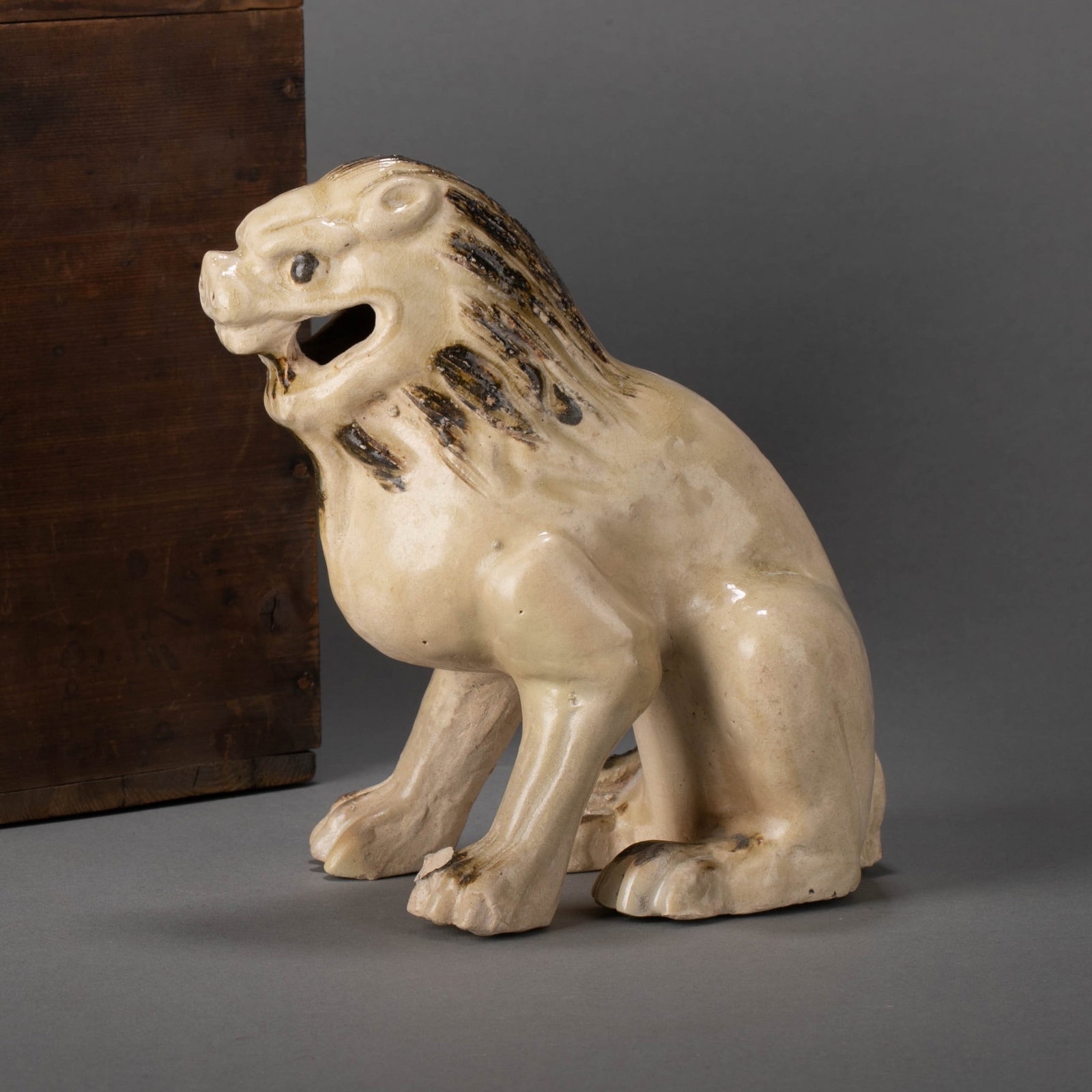 Northern Song Dynasty white wares lion (1 of 6)
