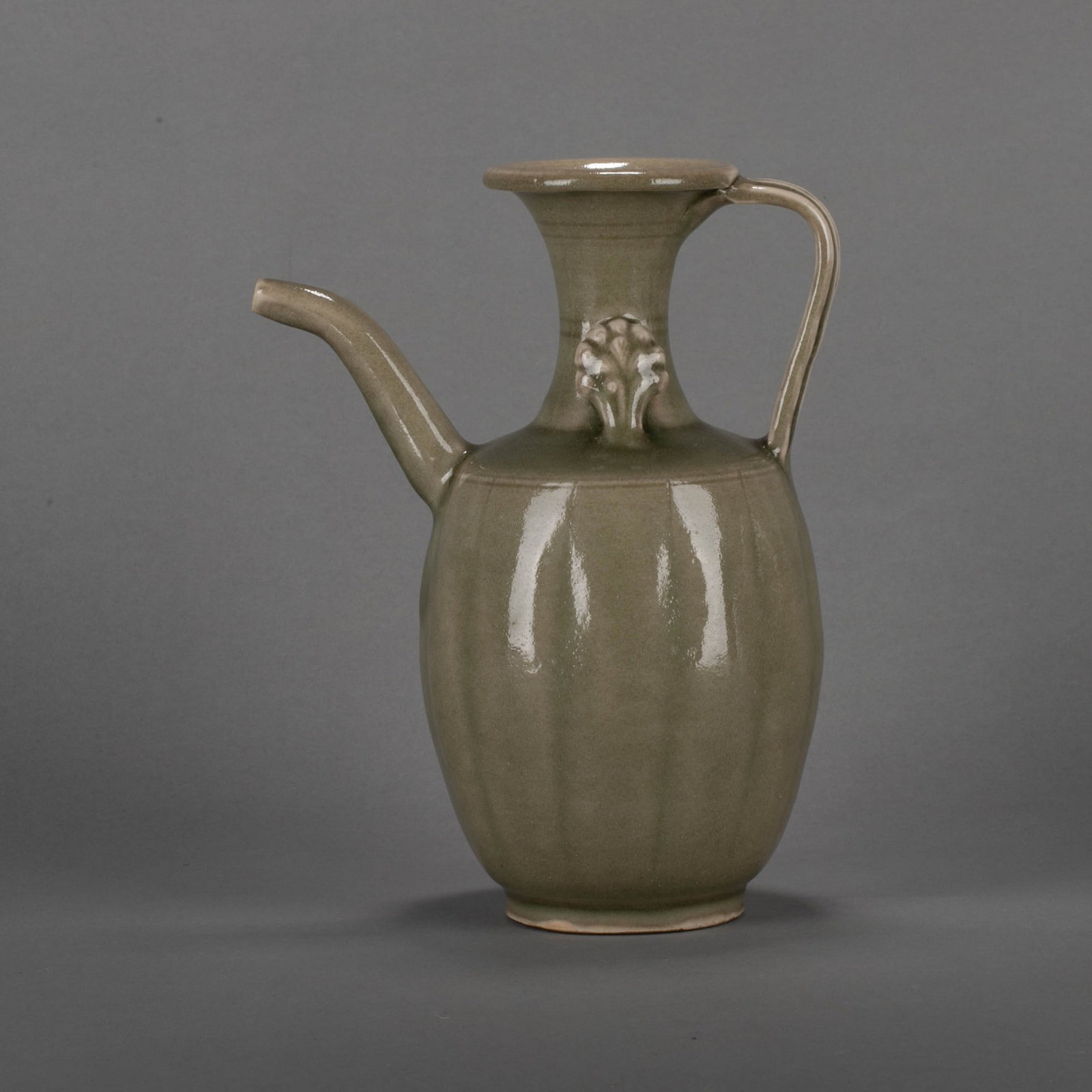 Song Yaozhou ware holds the pot (1 of 7)