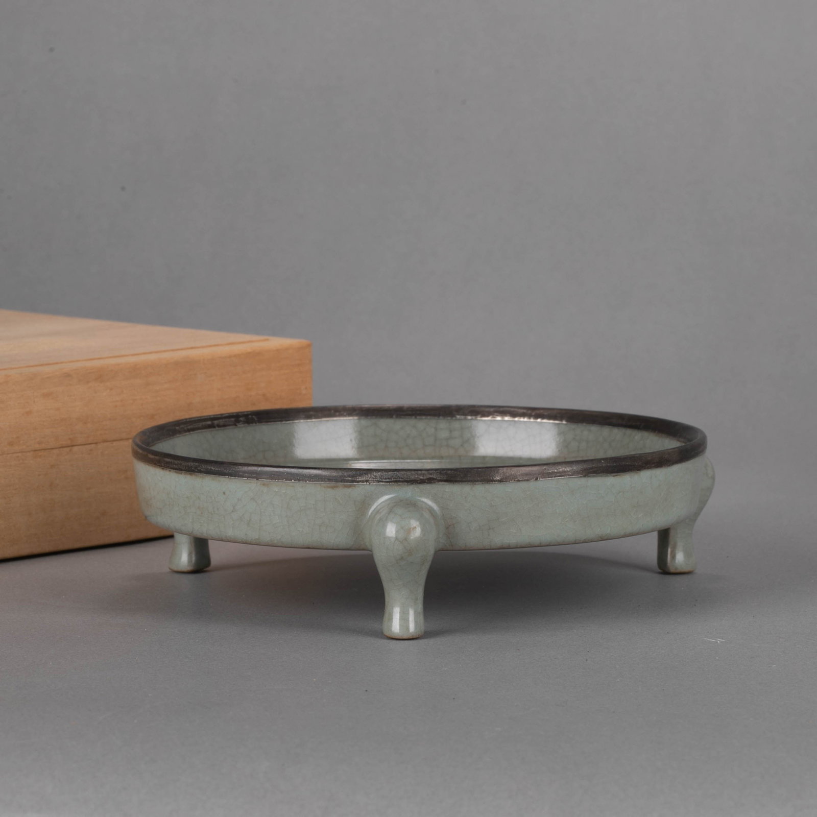 Song Dynasty Celadon three-legged flat brush washer: Song Dynasty Celadon three-legged flat brush washer