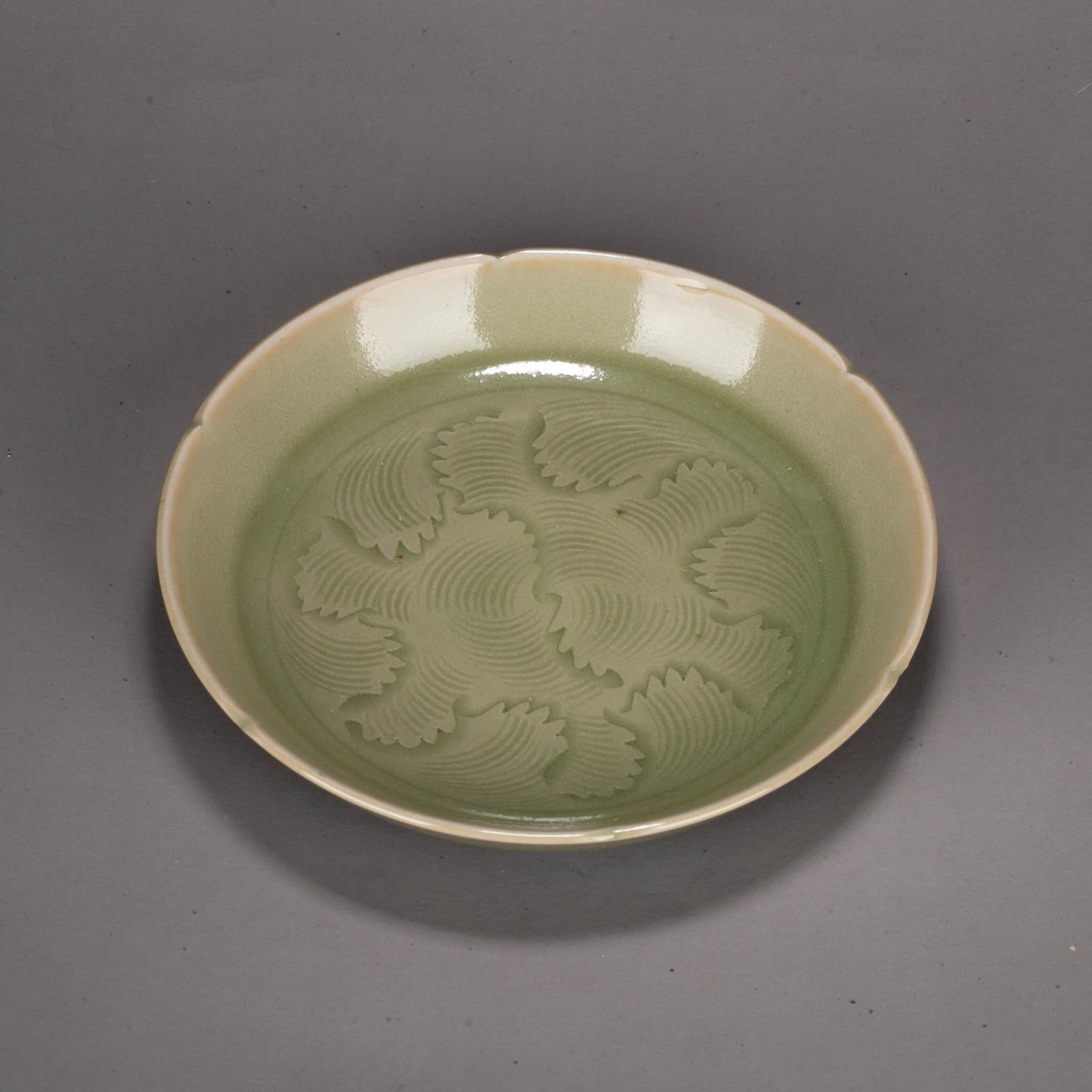 Song Yaozhou warelobed rimbrush washer: Song Yaozhou warelobed rimbrush washer