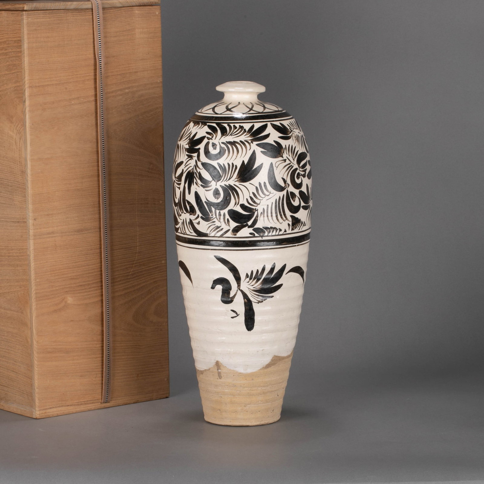 Song Dynasty Cizhou kiln flower pattern meiping vase (1 of 7)