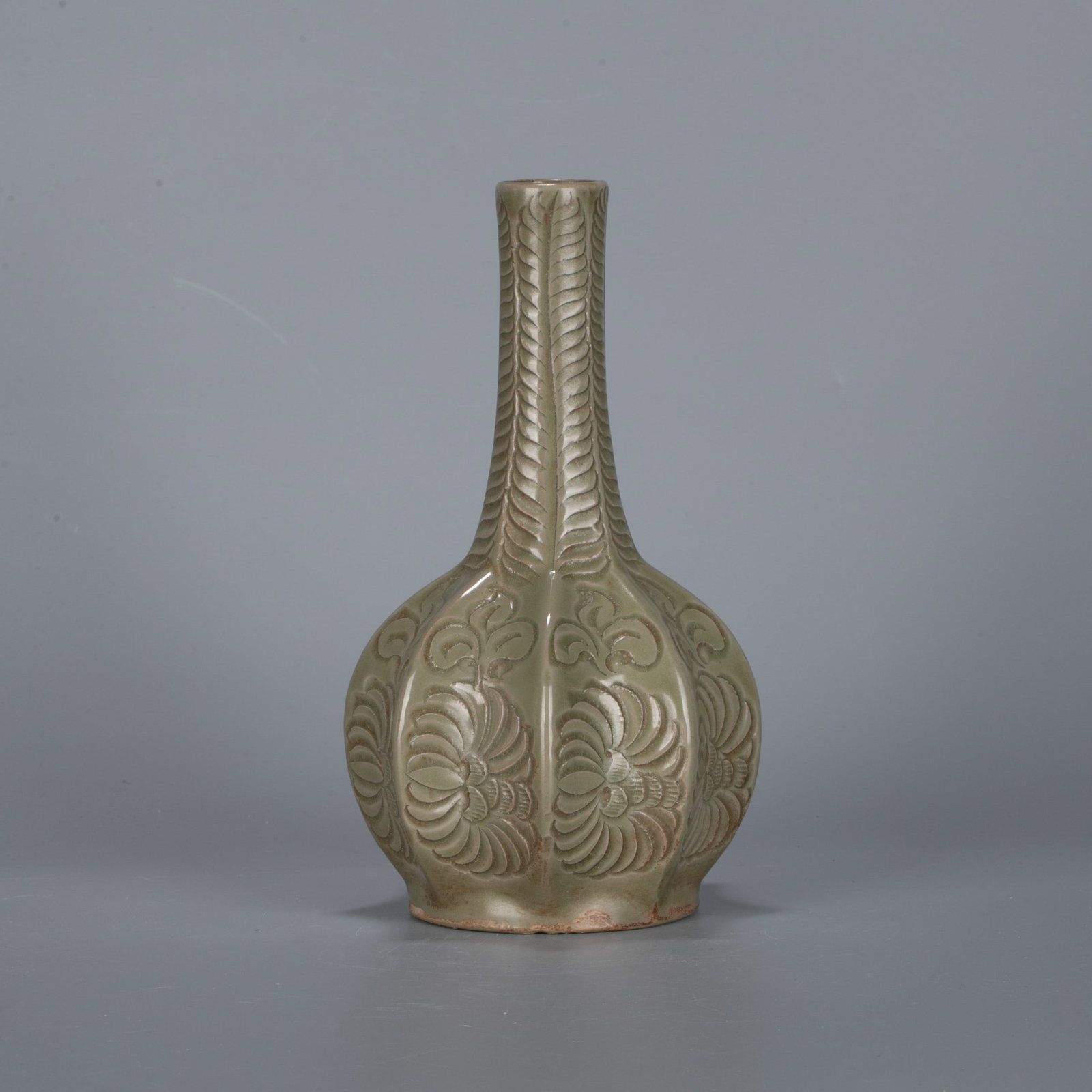 Song Dynasty Yaozhou wareincised flower eight-sided vase (1 of 6)