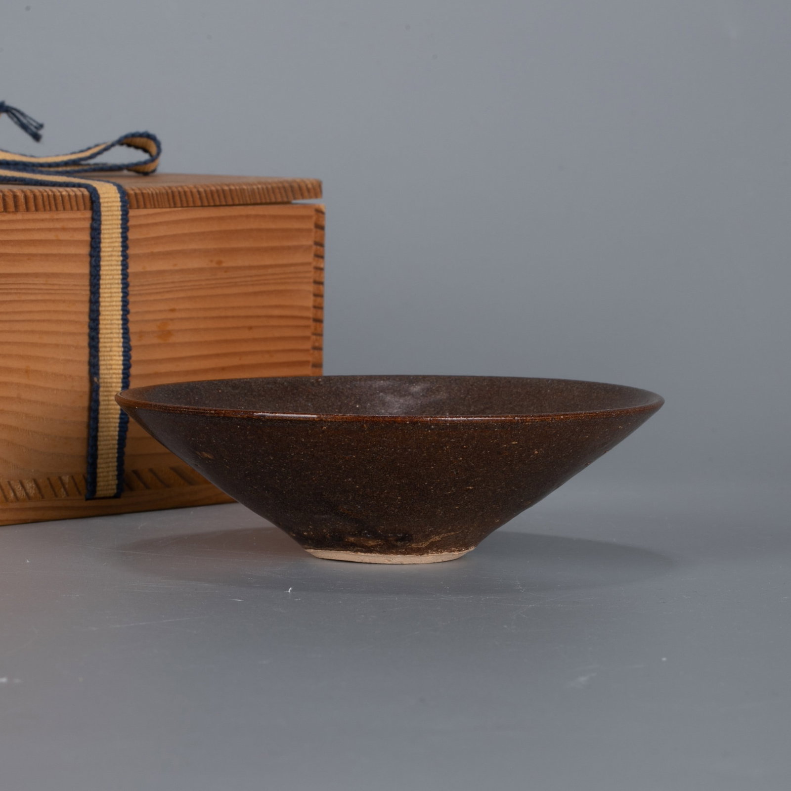 Song Dynasty Jizhou kiln leaf pattern tea bowl: Song Dynasty Jizhou kiln leaf pattern tea bowl