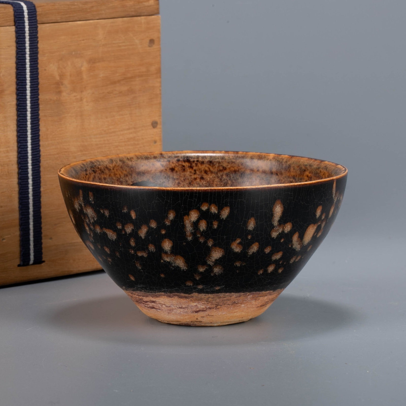 Song Dynasty Jizhou Kiln Flower Pattern Tea Bowl: Song Dynasty Jizhou Kiln Flower Pattern Tea Bowl