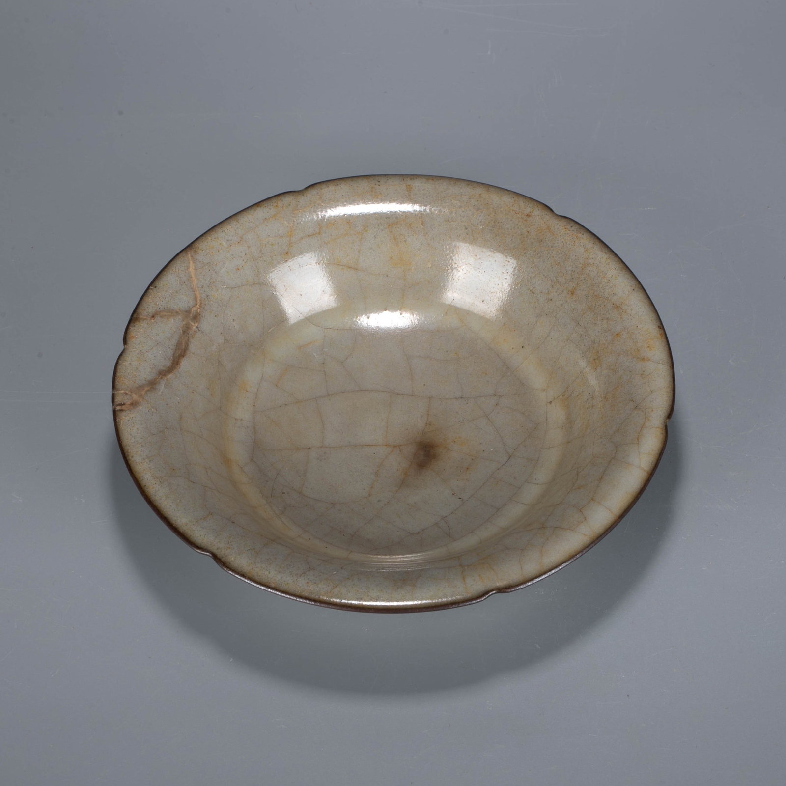 Song Guan warelobed rim pan: Song Guan warelobed rim pan