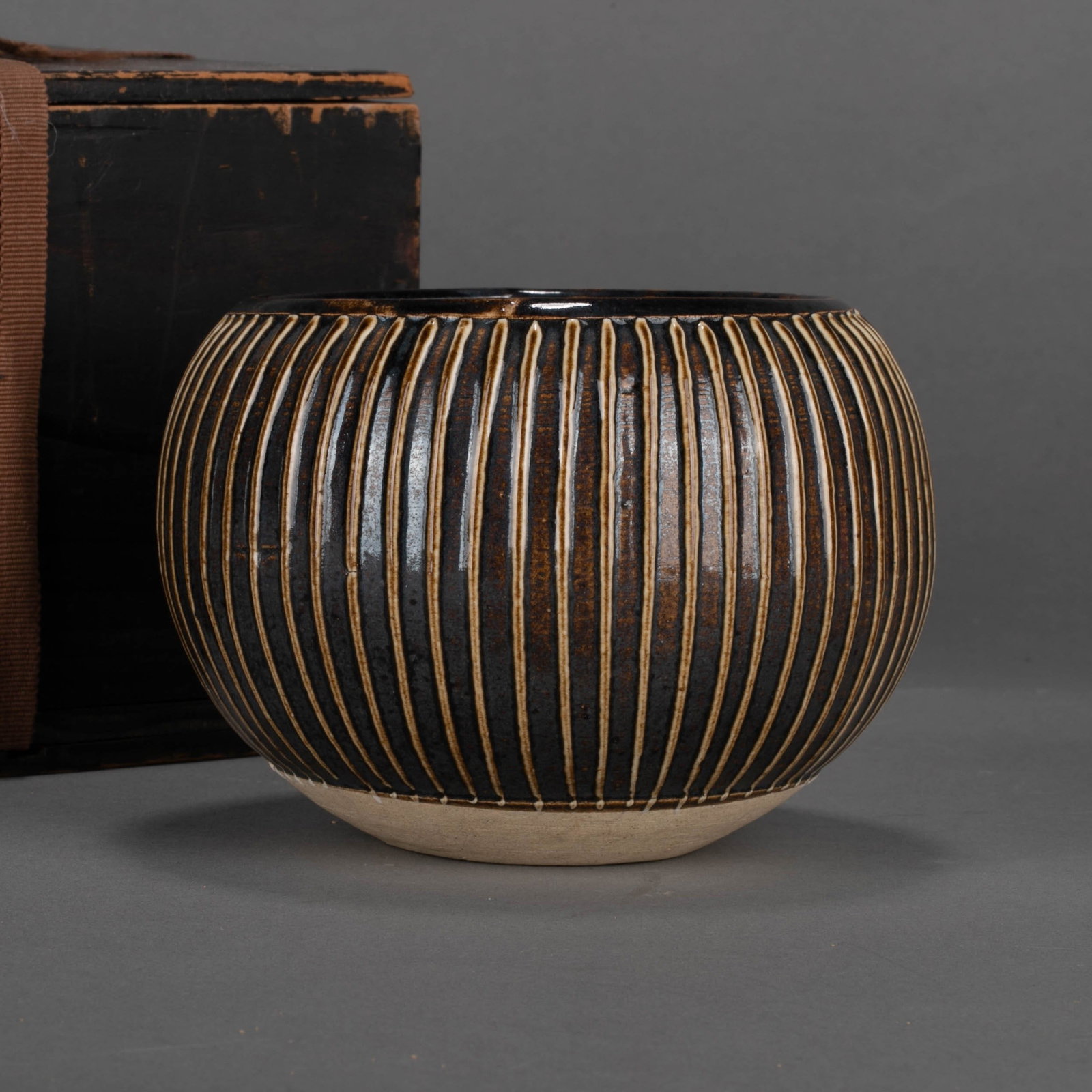 Song black-glazed ware line bowl (1 of 6)