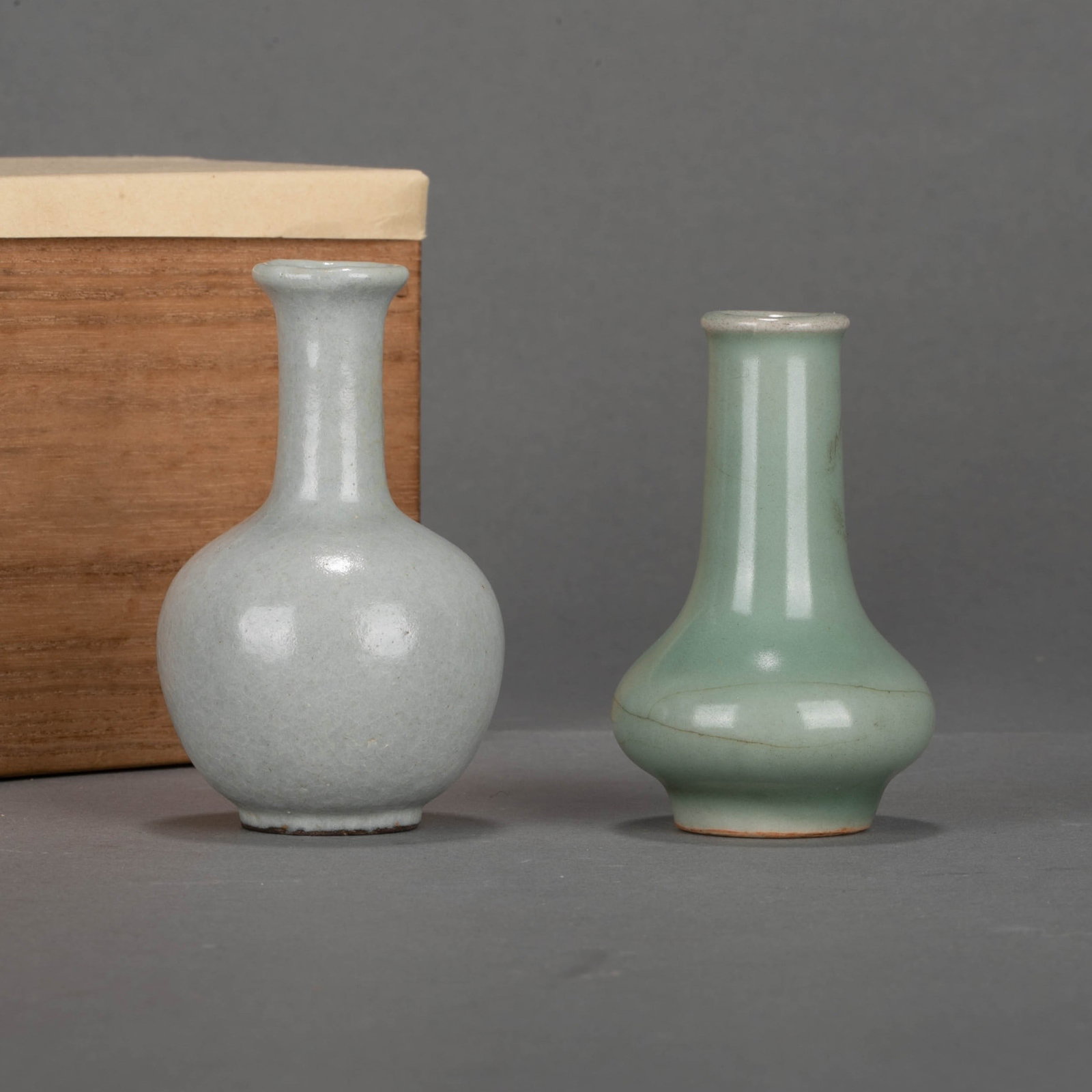 Ming Celadon vase two points (1 of 6)