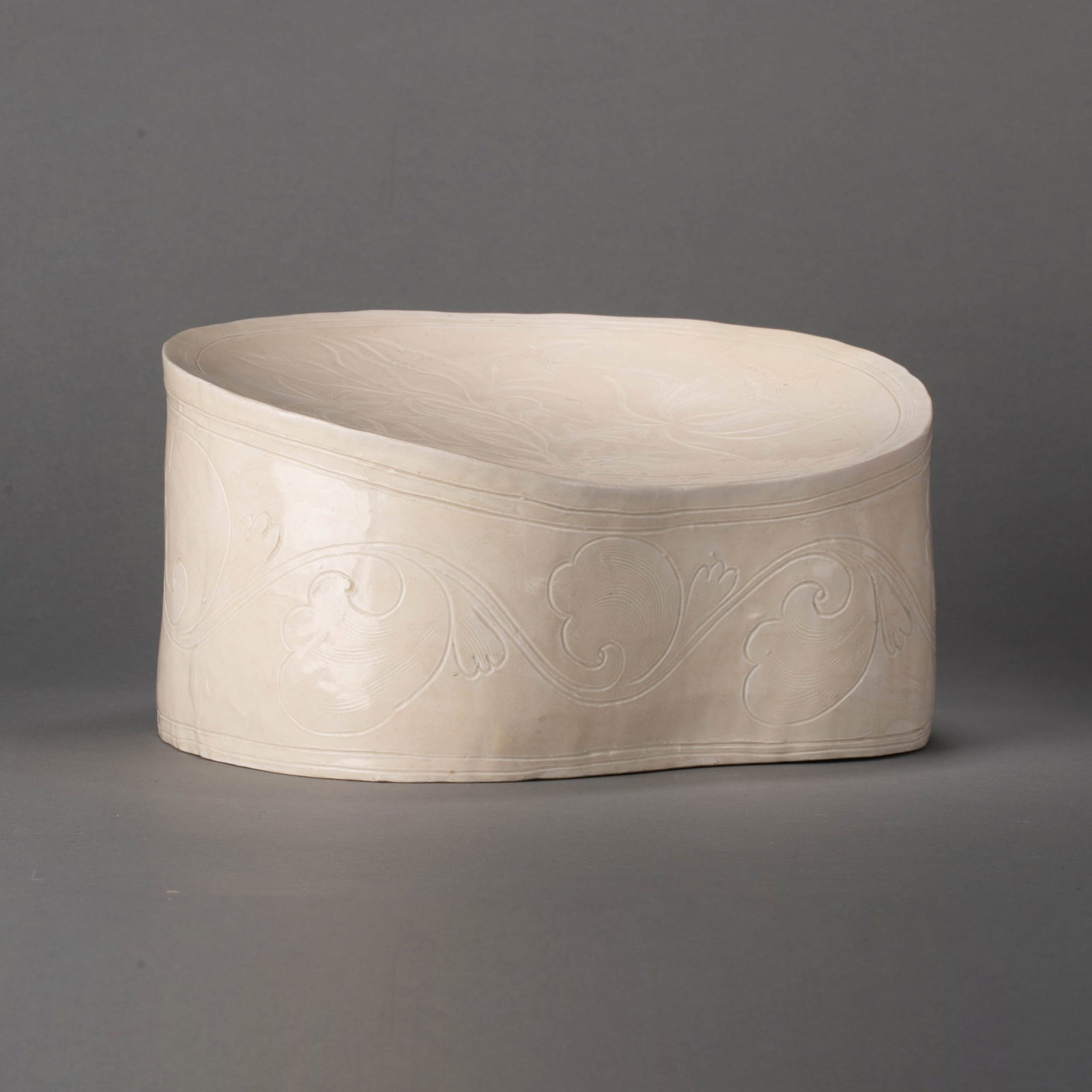 Song Dynasty Ding Kiln white wares pottery pillow: Song Dynasty Ding Kiln white wares pottery pillow