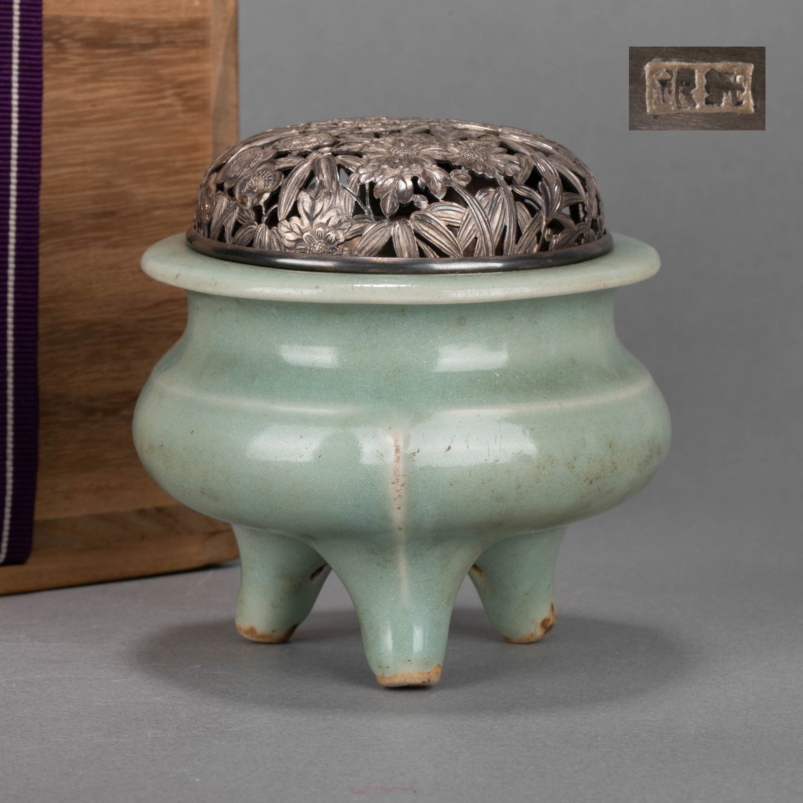 Song Dynasty Longquan Kiln Li-shaped Incense Burner: Song Dynasty Longquan Kiln Li-shaped Incense Burner
