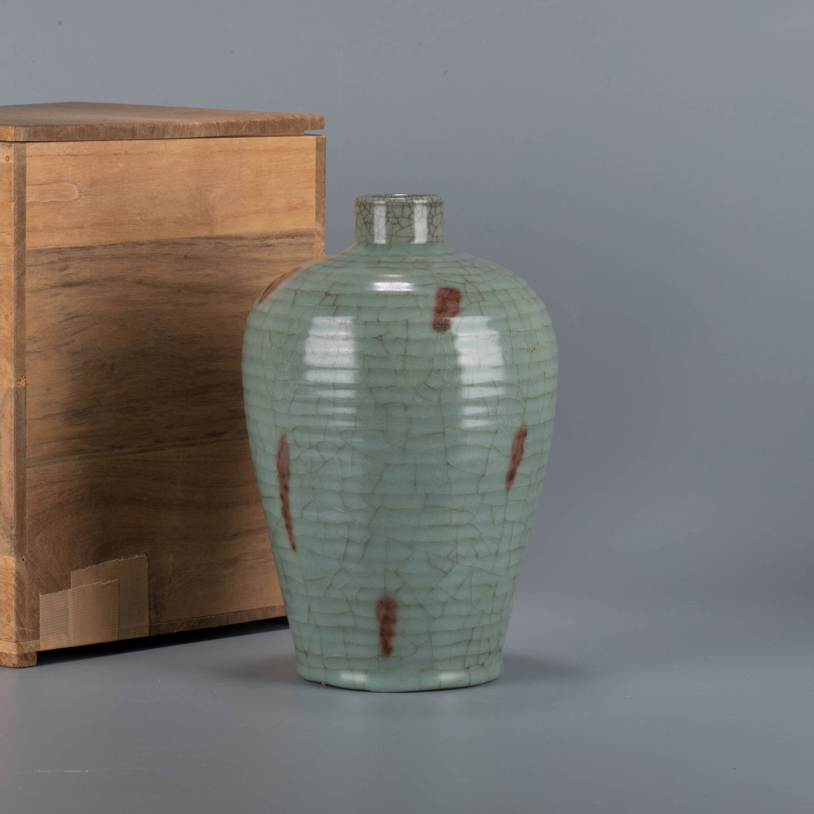 Longquan Ge ware crackle glaze string pattern glaze red meiping vase: Longquan Ge ware crackle glaze string pattern glaze red meiping vase