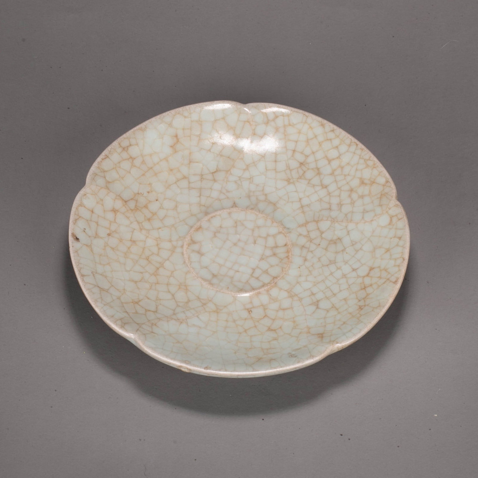 Ming Ge ware crackle glazelobed rim dish (1 of 7)