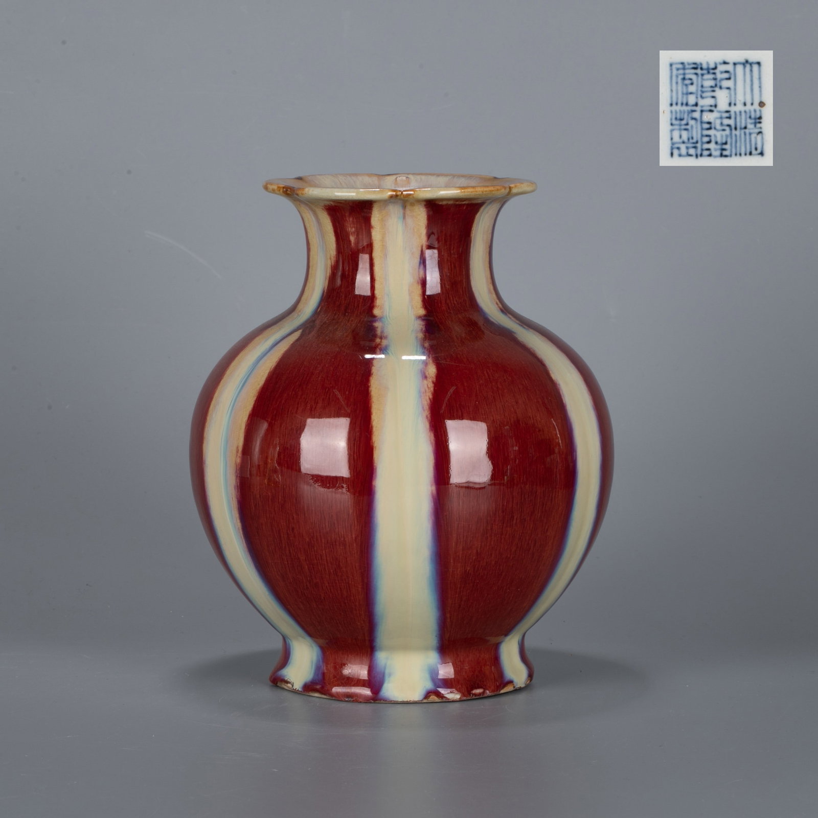 A glazed pomegranate statue from the Qianlong kiln, Qing Dynasty: A glazed pomegranate statue from the Qianlong kiln, Qing Dynasty