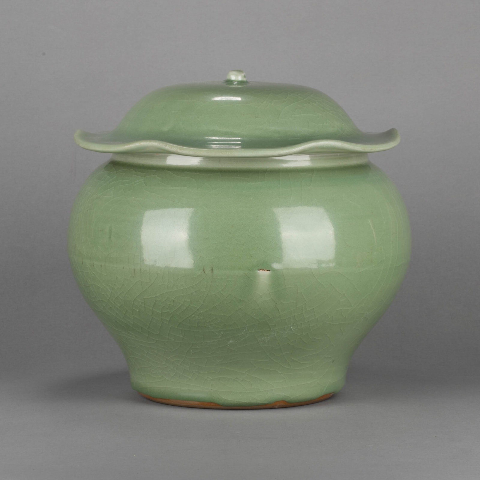 Celadon covered pot - 2