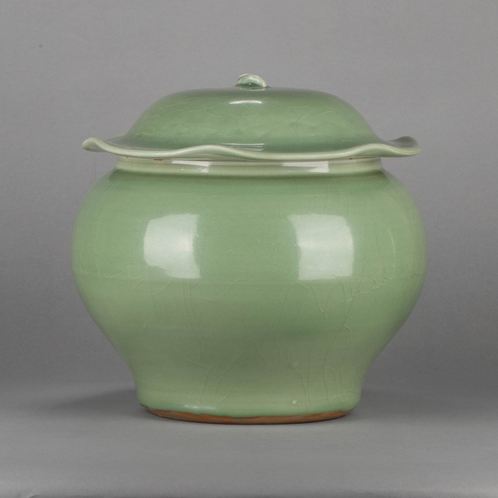Celadon covered pot - 4