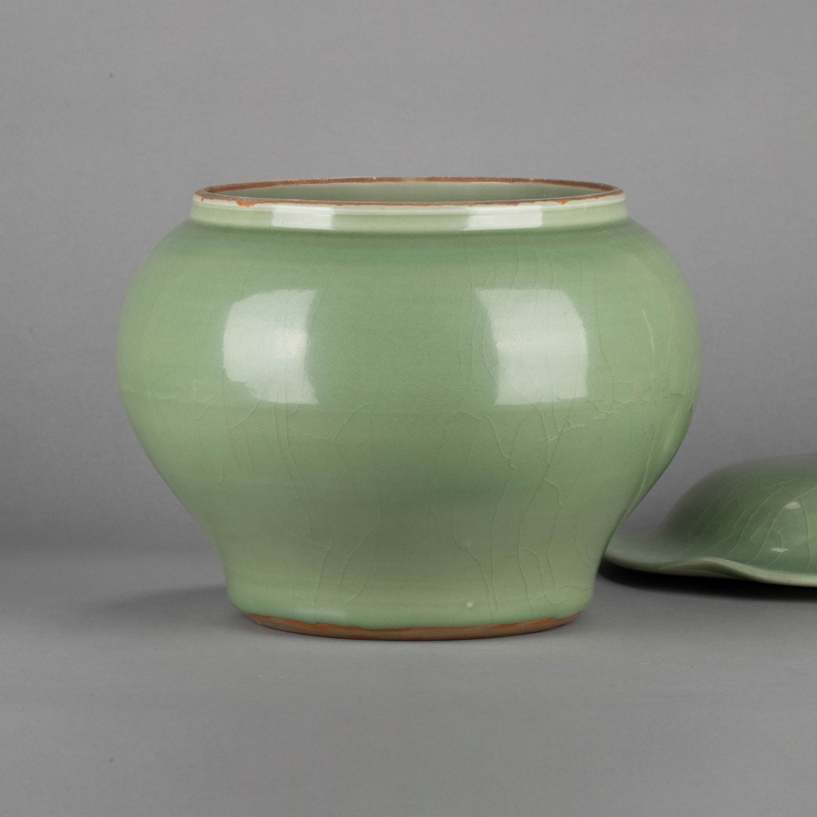 Celadon covered pot - 5