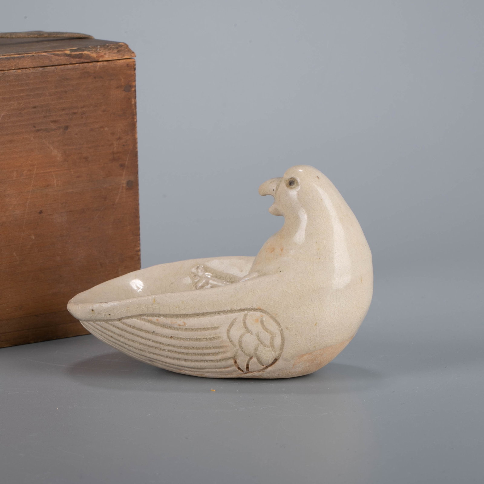 Sui white wares parrot cup: Sui white wares parrot cup