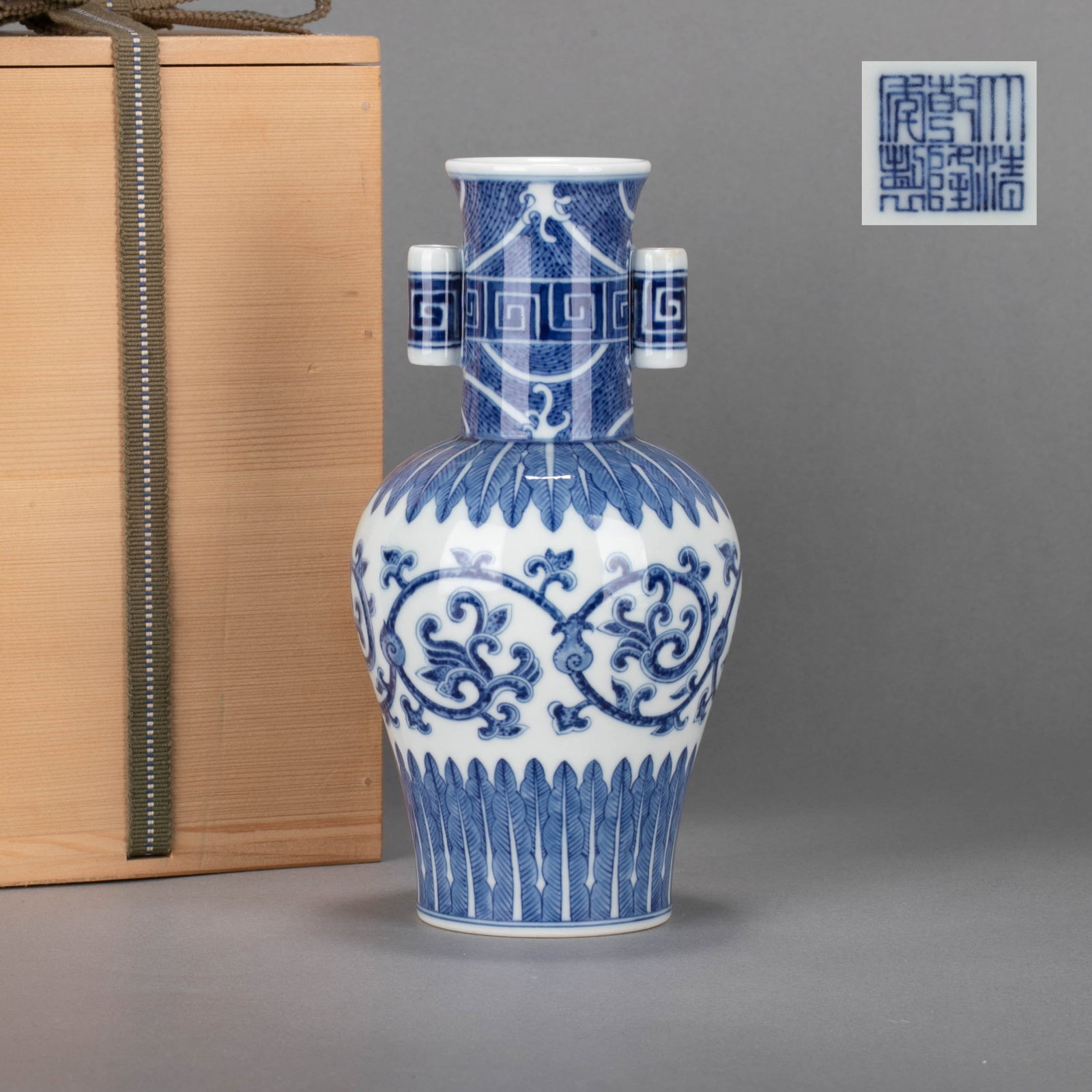 Qianlong reign mark of the Qing Dynasty, blue and white Tangcao pattern ear attached hanaire: Qianlong reign mark of the Qing Dynasty, blue and white Tangcao pattern ear attached hanaire (Japanese flower vase)