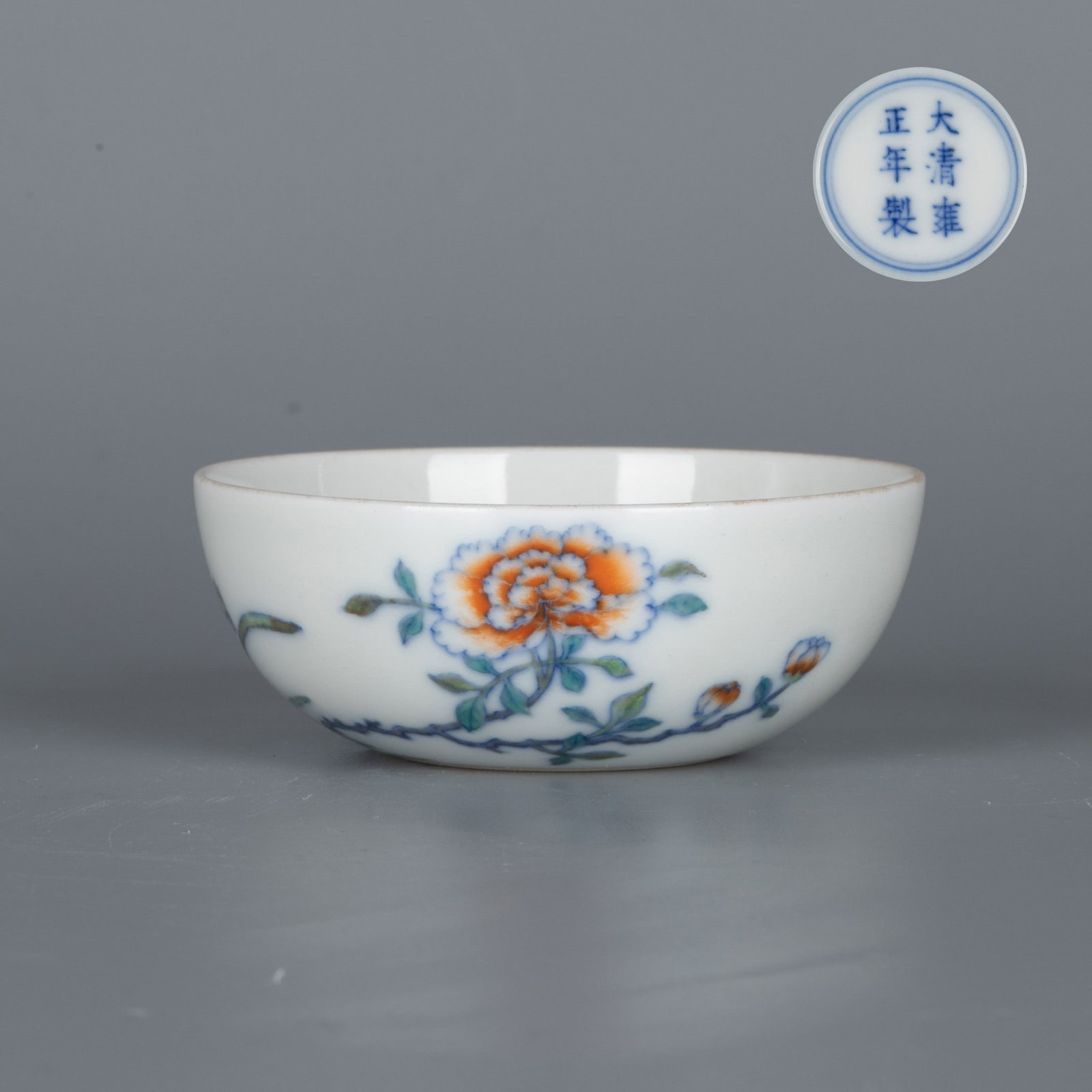 Qing Dynasty Yongzheng Doucai Pattern Cup: Qing Dynasty Yongzheng Doucai Pattern Cup