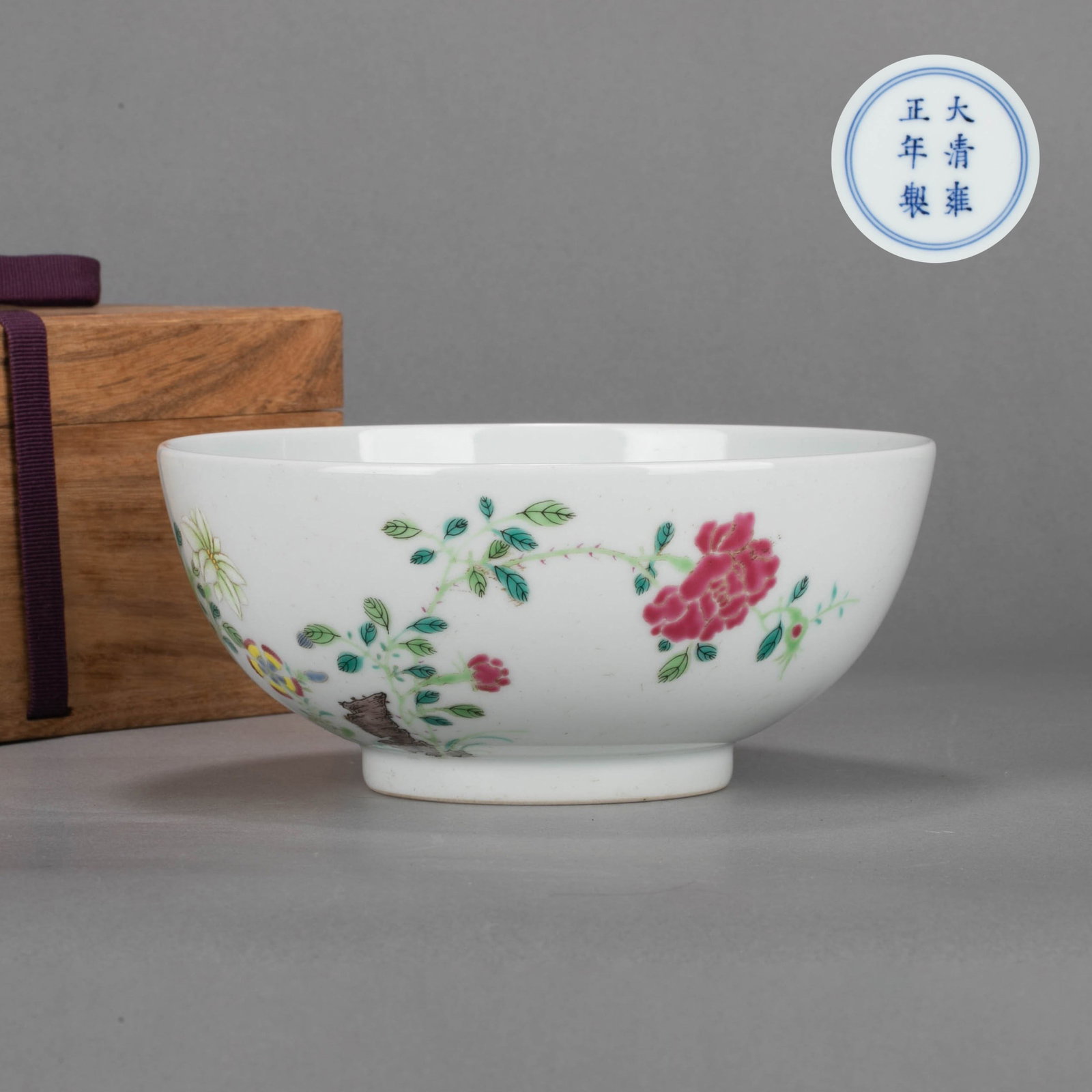Qing Dynasty Yongzheng reign mark pastel flower pattern bowl (1 of 7)