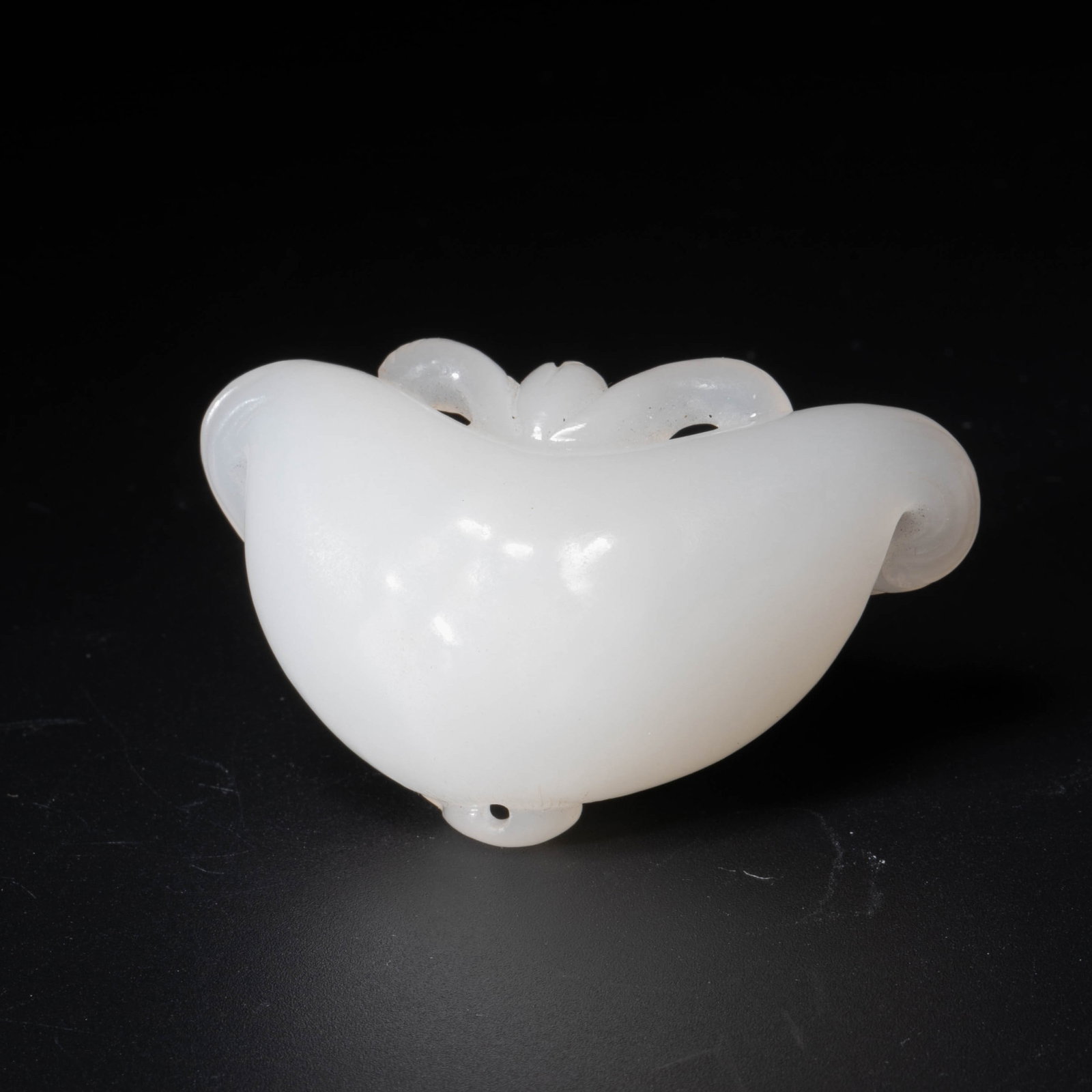 Ming white jade pendant: Ming white jade pendant