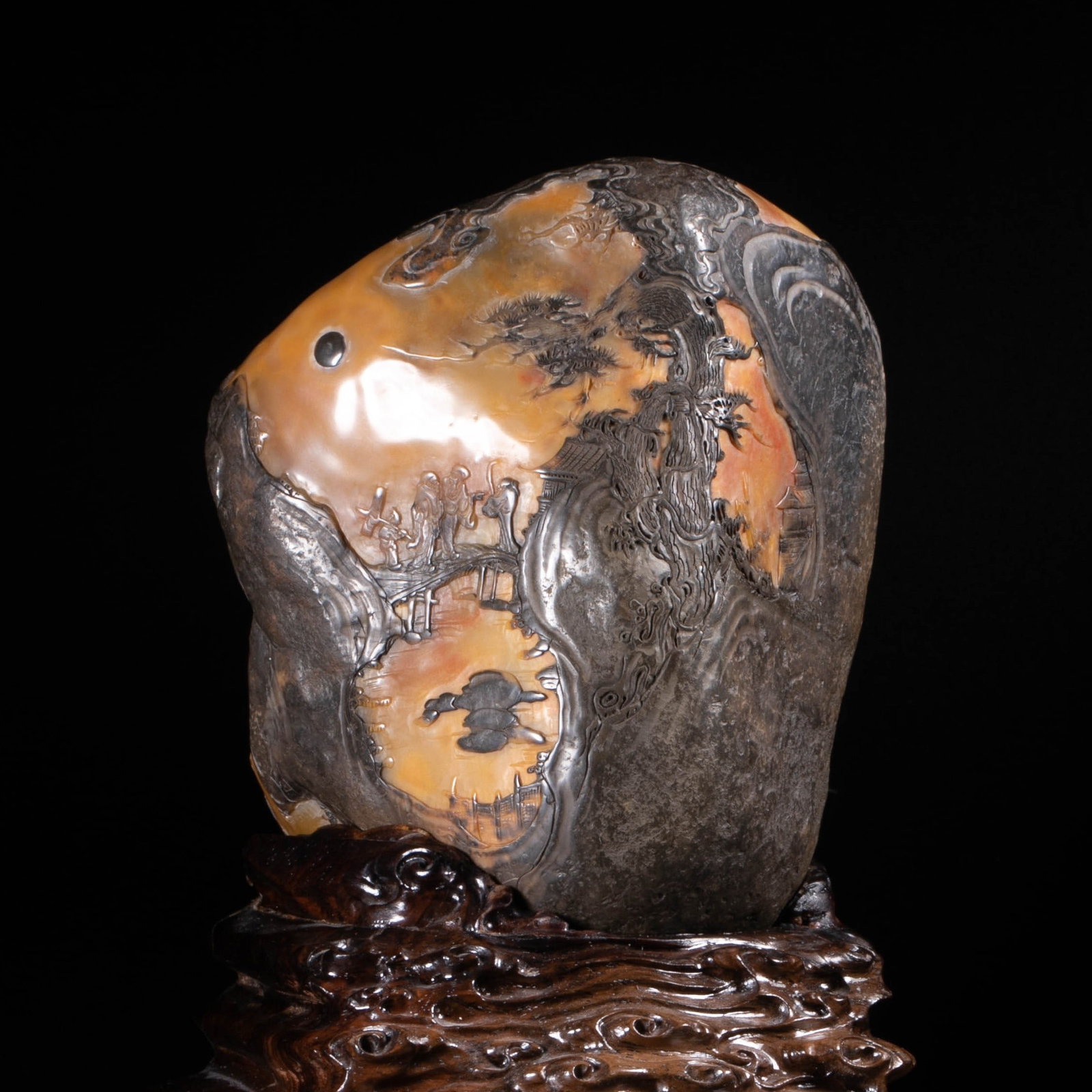 Qing Dynasty Tianhuang Crow Skin Sculpture with Pictures of Visiting Friends in Fairy Mountains.: Qing Dynasty Tianhuang Crow Skin Sculpture with Pictures of Visiting Friends in Fairy Mountains. Weight 1570g.