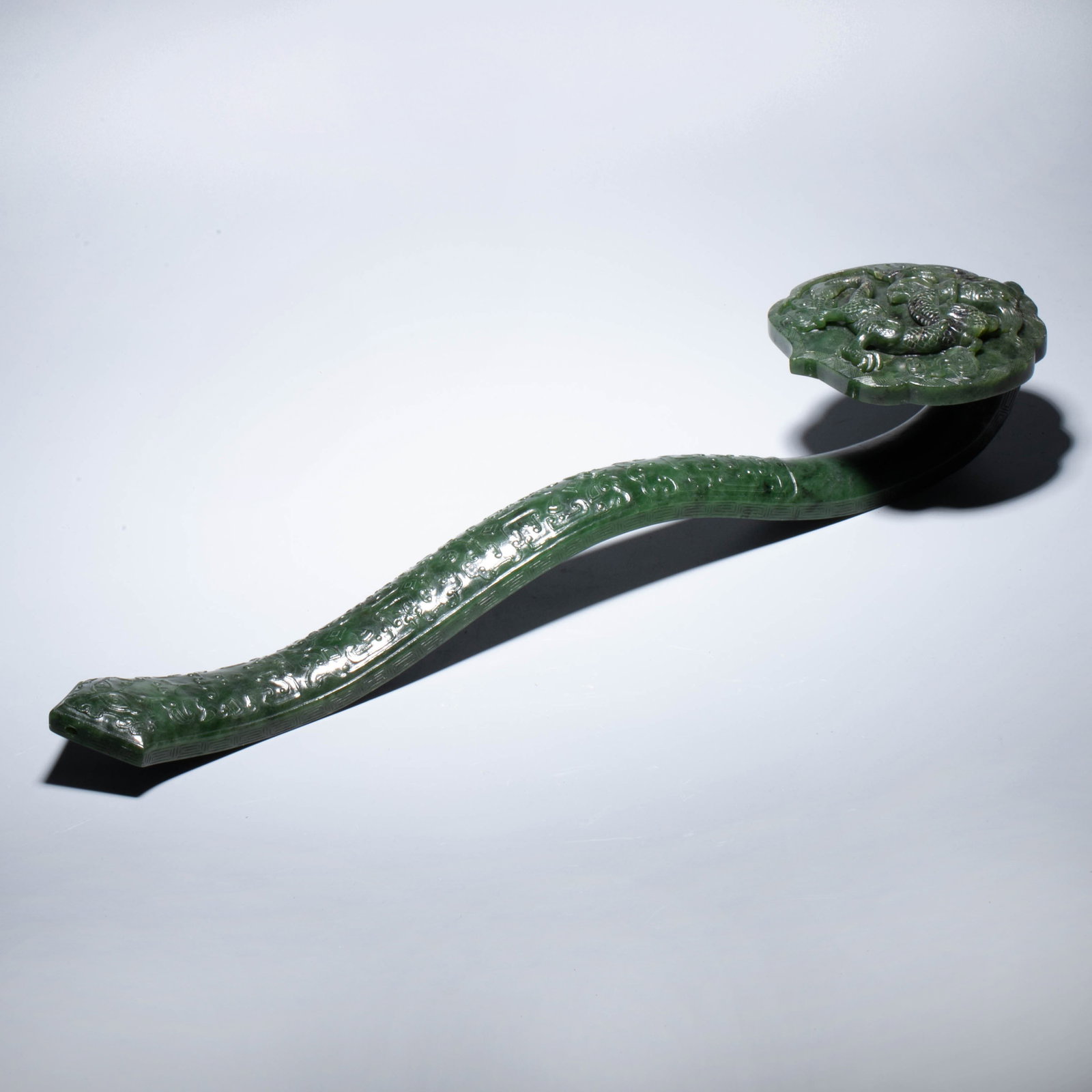 Qing Dynasty Qianlong Period Jasper Carved Dragon Pattern: Qing Dynasty Qianlong Period Jasper Carved Dragon Pattern