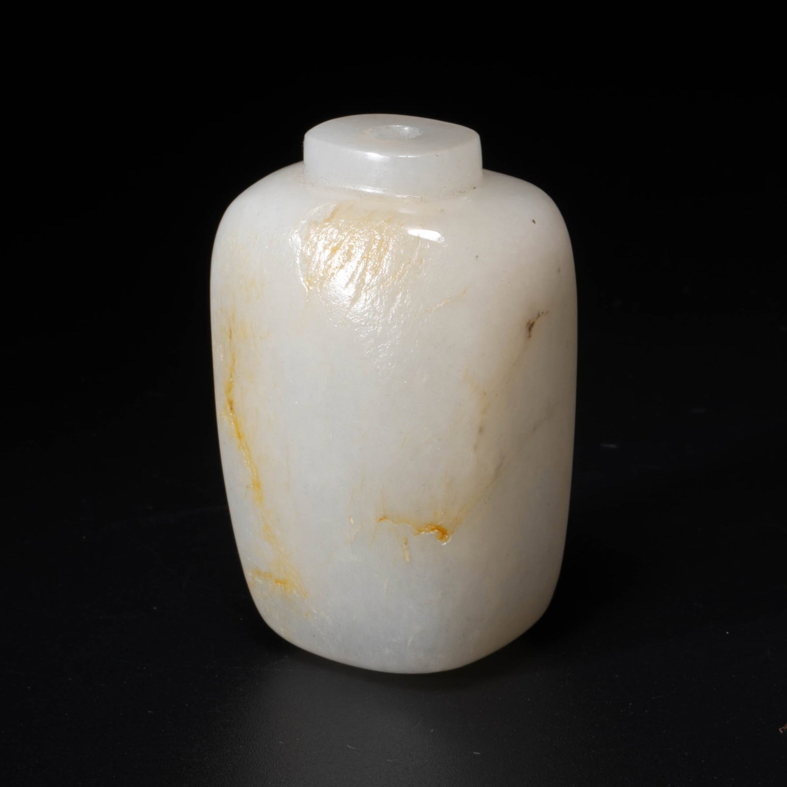 Qing Dynasty white jade snuff bottle (1 of 6)