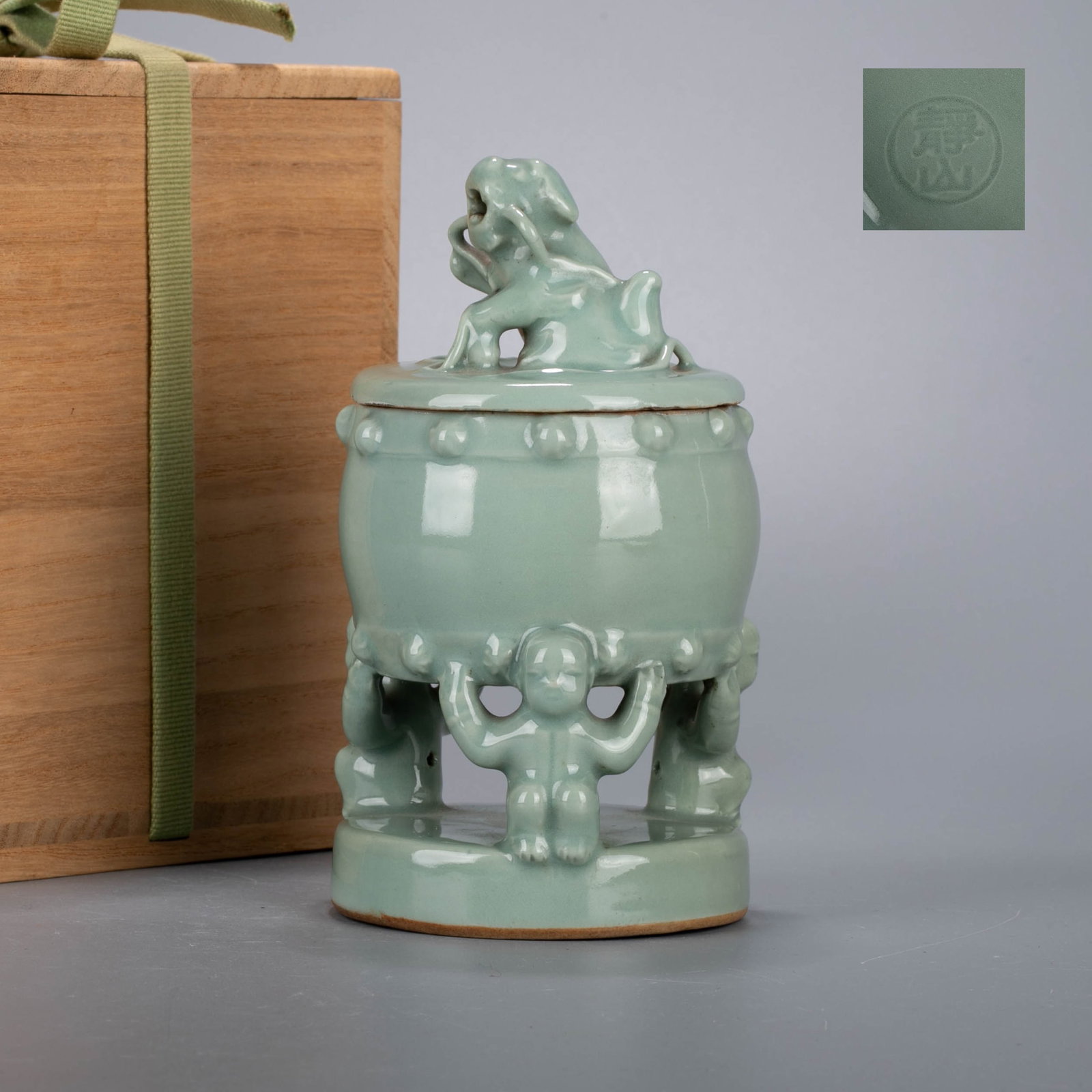 Jingshan Ming celadon incense burner: Jingshan Ming celadon incense burner