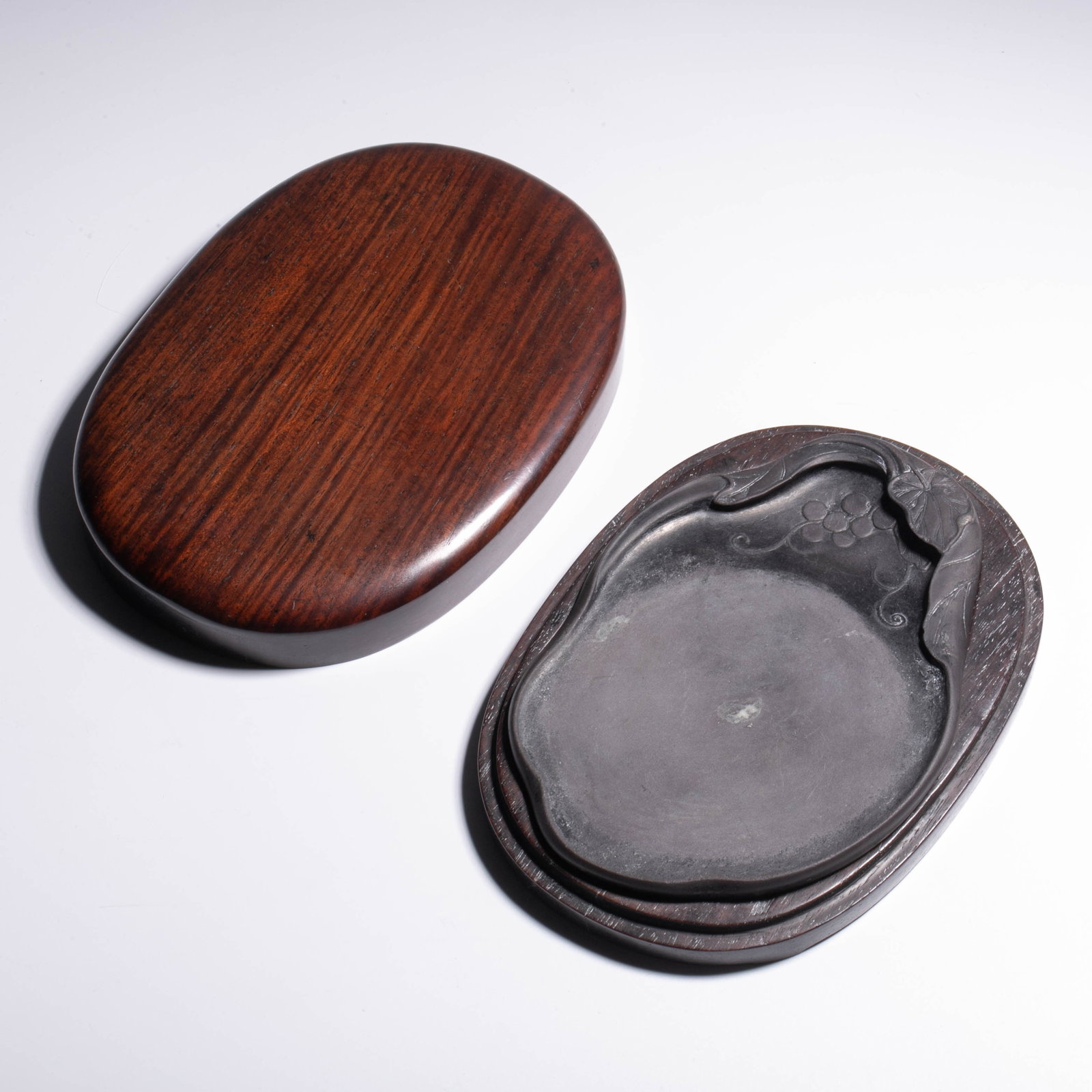 Qing Dynasty Duanxi Laokeng Shuiyan Lotus Leaf Inkstone: Qing Dynasty Duanxi Laokeng Shuiyan Lotus Leaf Inkstone