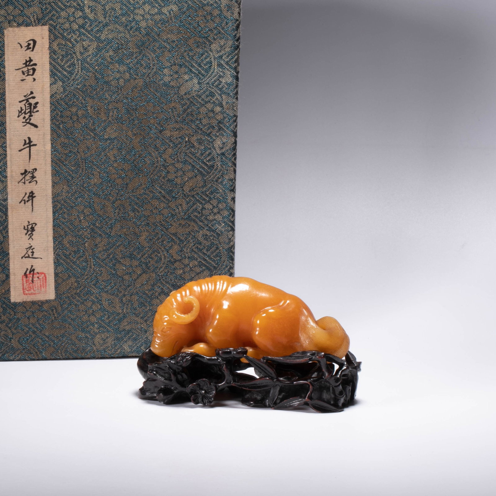 Kui, a Shoushan yellow stone ornament by Bao Ting (1 of 7)